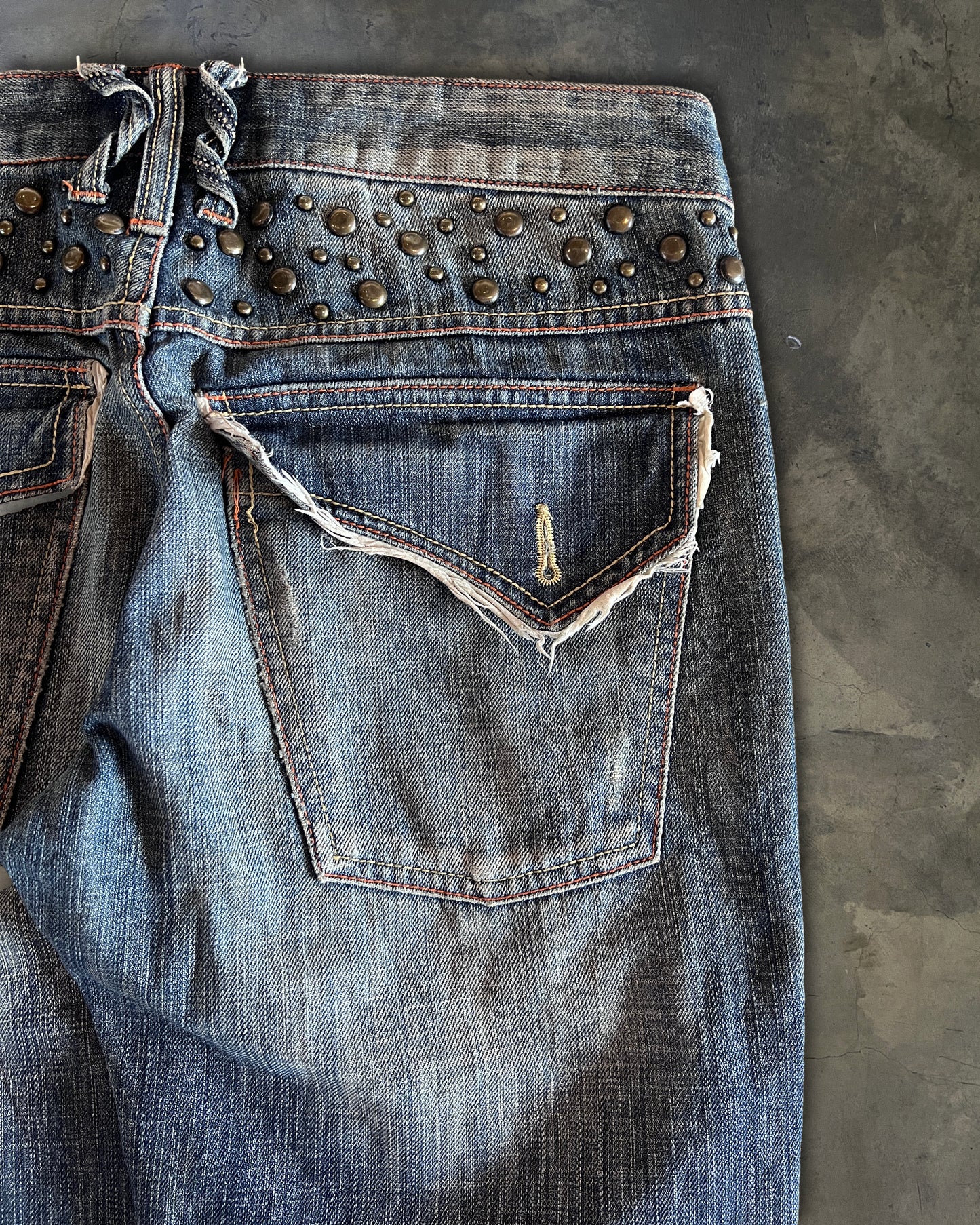 LAGUST SPIRAL CUTS DENIM