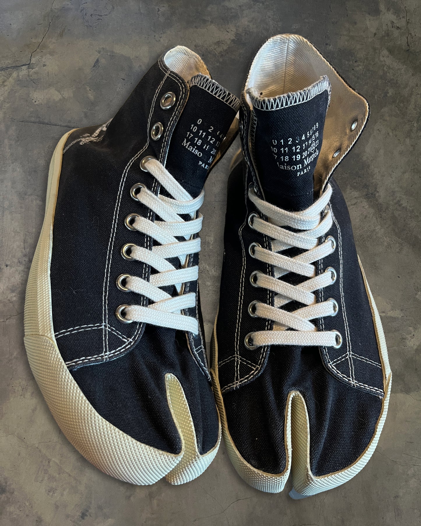 MAISON MARGIELA TABI SNEAKER 41 (FITS 42)