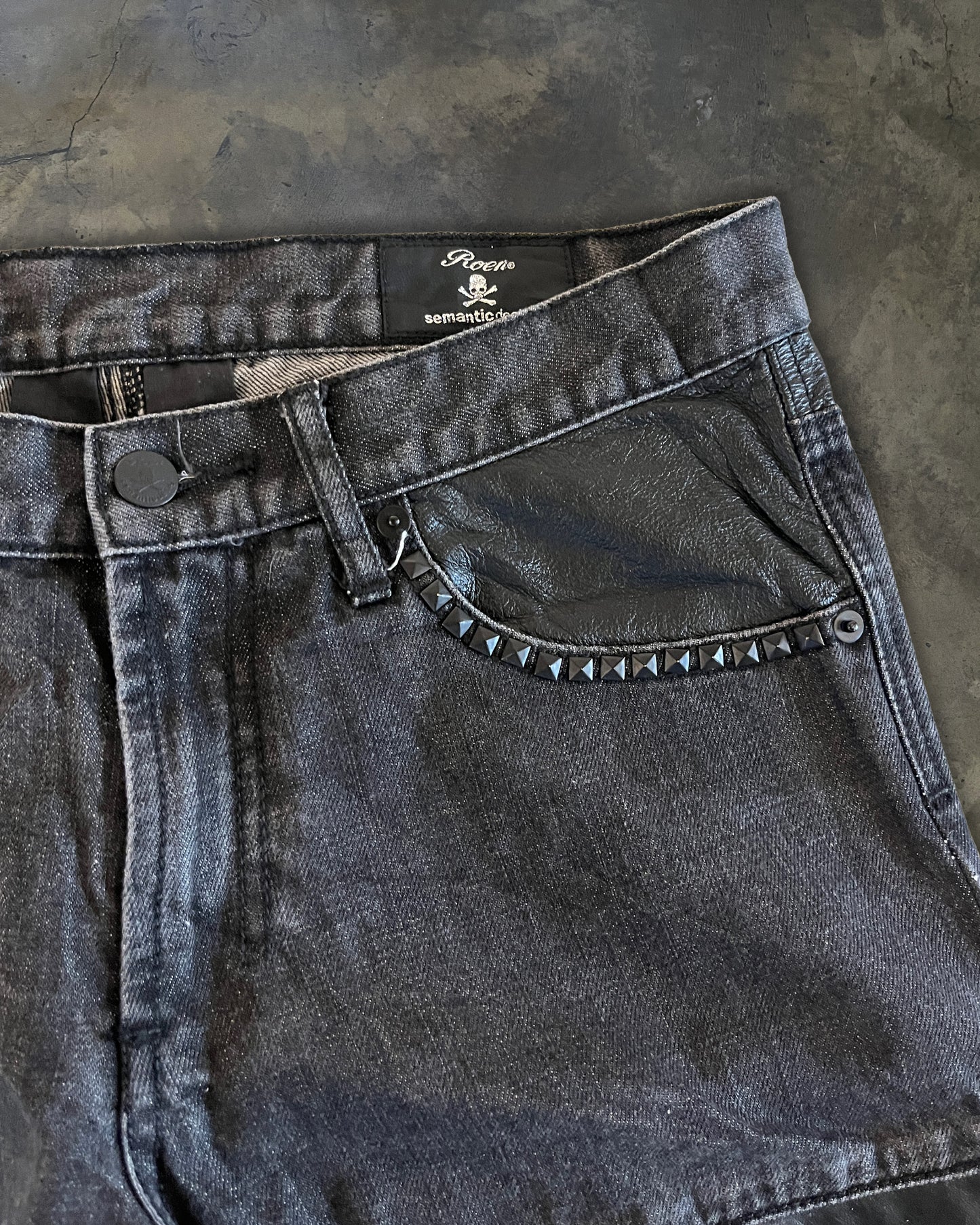 ROEN X SEMANTIC DESIGN LEATHER PATCH DENIM