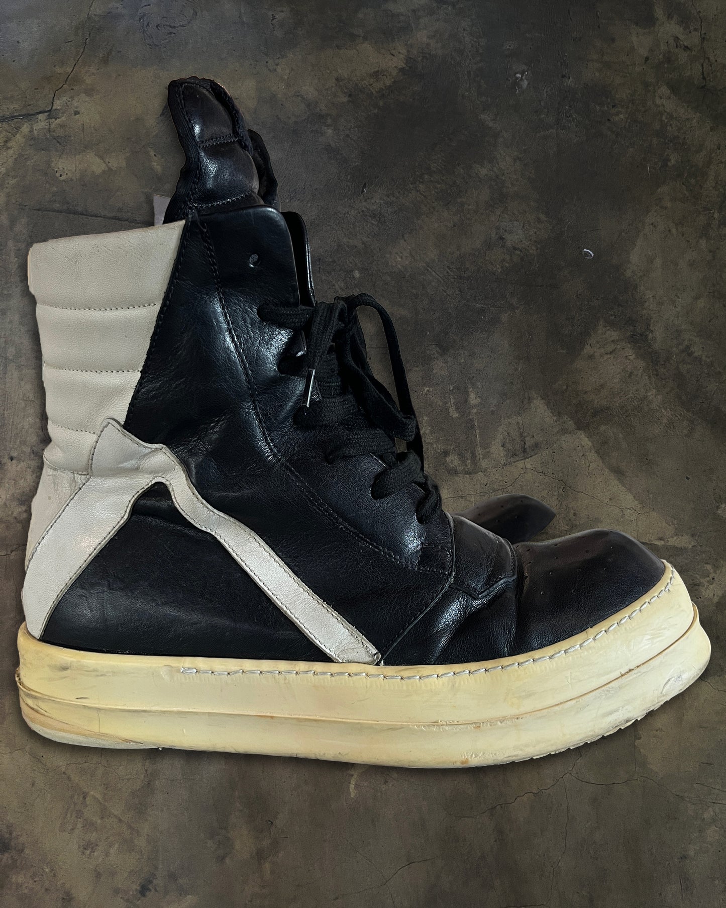 RICK OWENS SS2011 "ANTHEM" SHORT TONGUE GEOBASKET