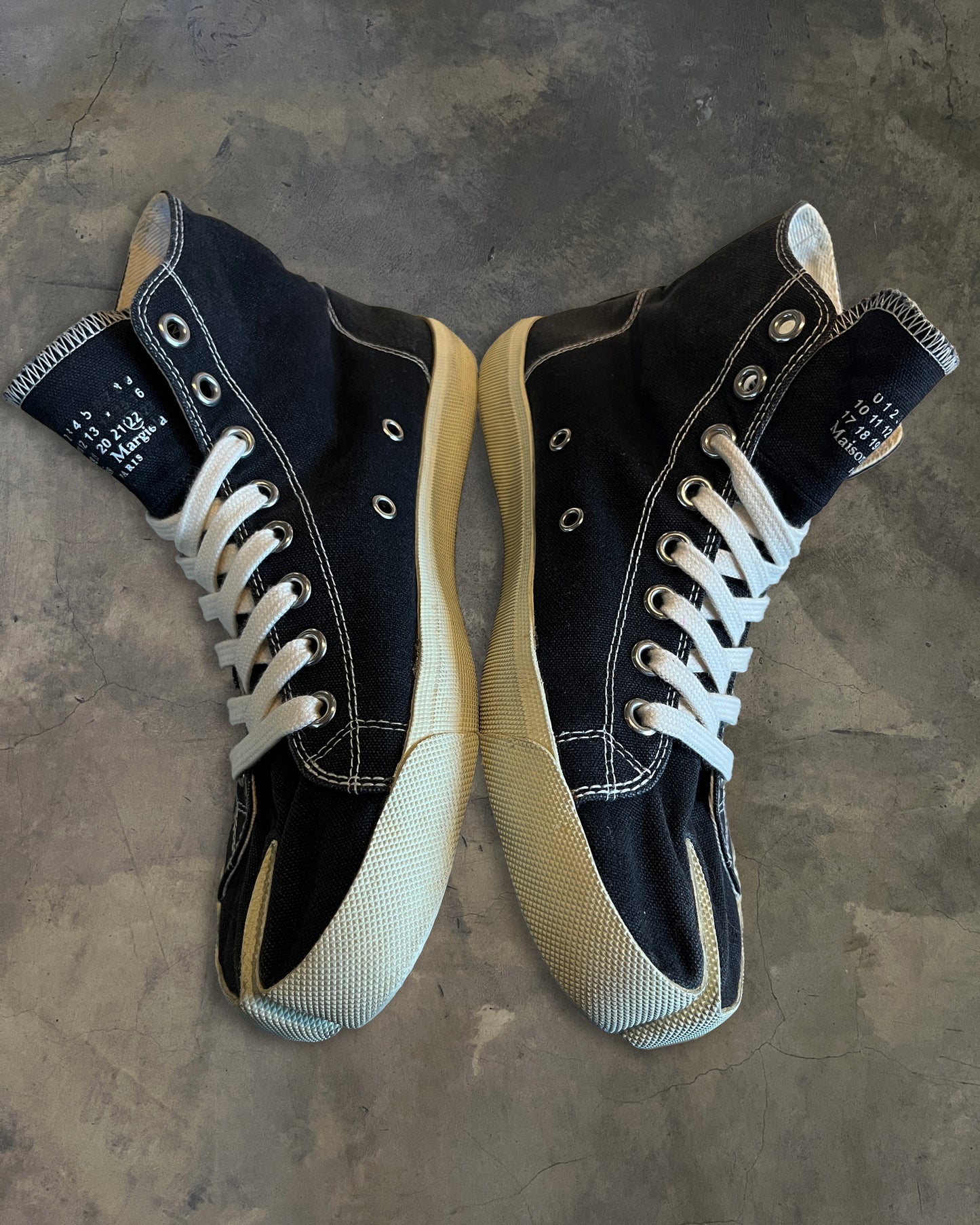 MAISON MARGIELA TABI SNEAKER 41 (FITS 42)