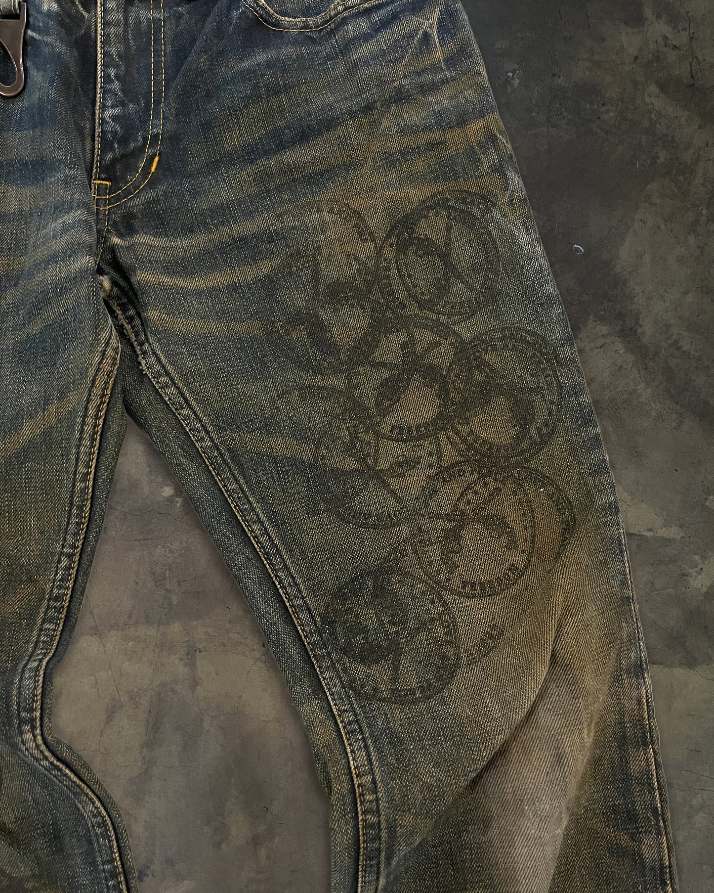 ROAR GUNS MUDWASH DENIM