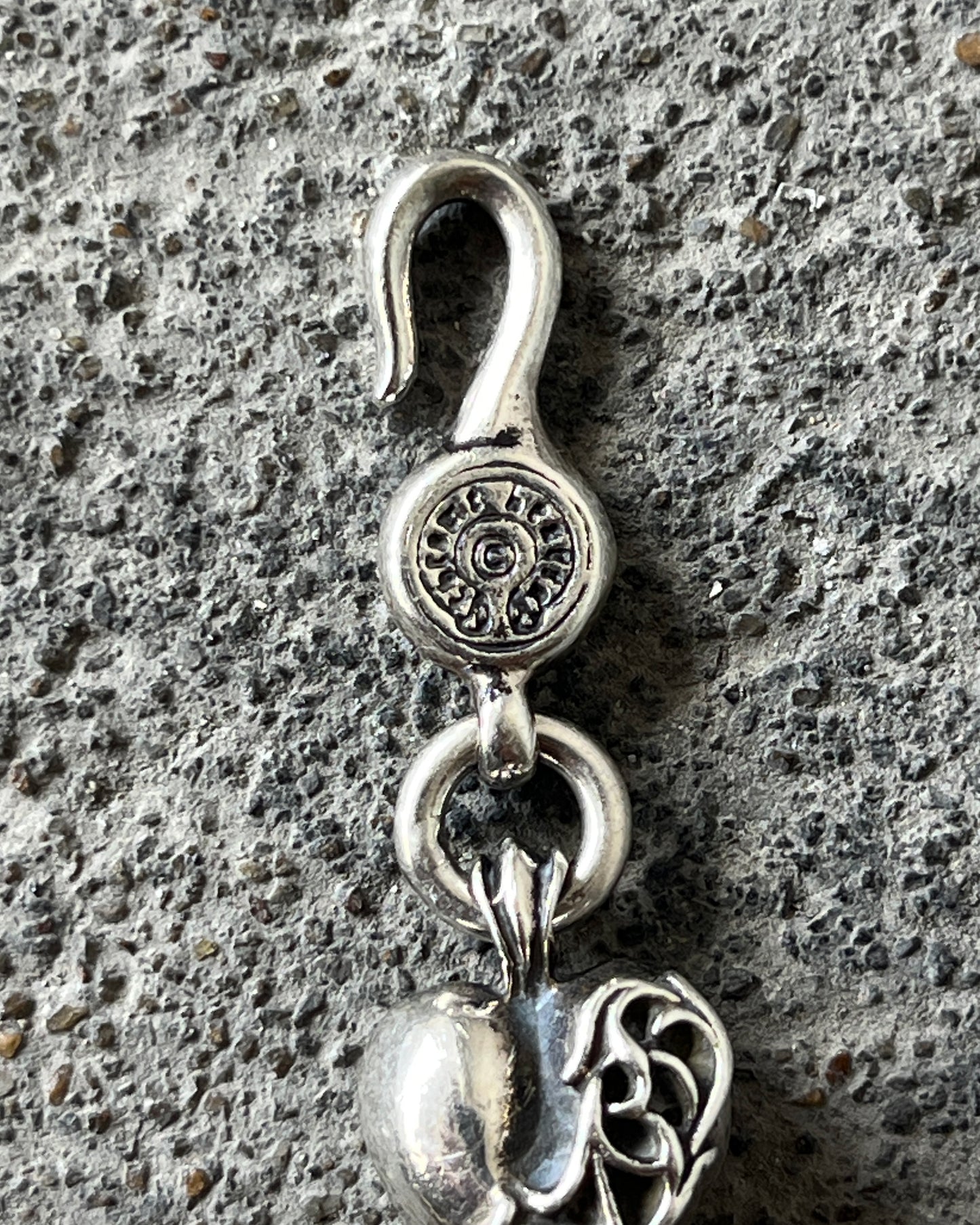 CHROME HEARTS "FLORAL HEART" MOTIF LINK HOOK BRACELET