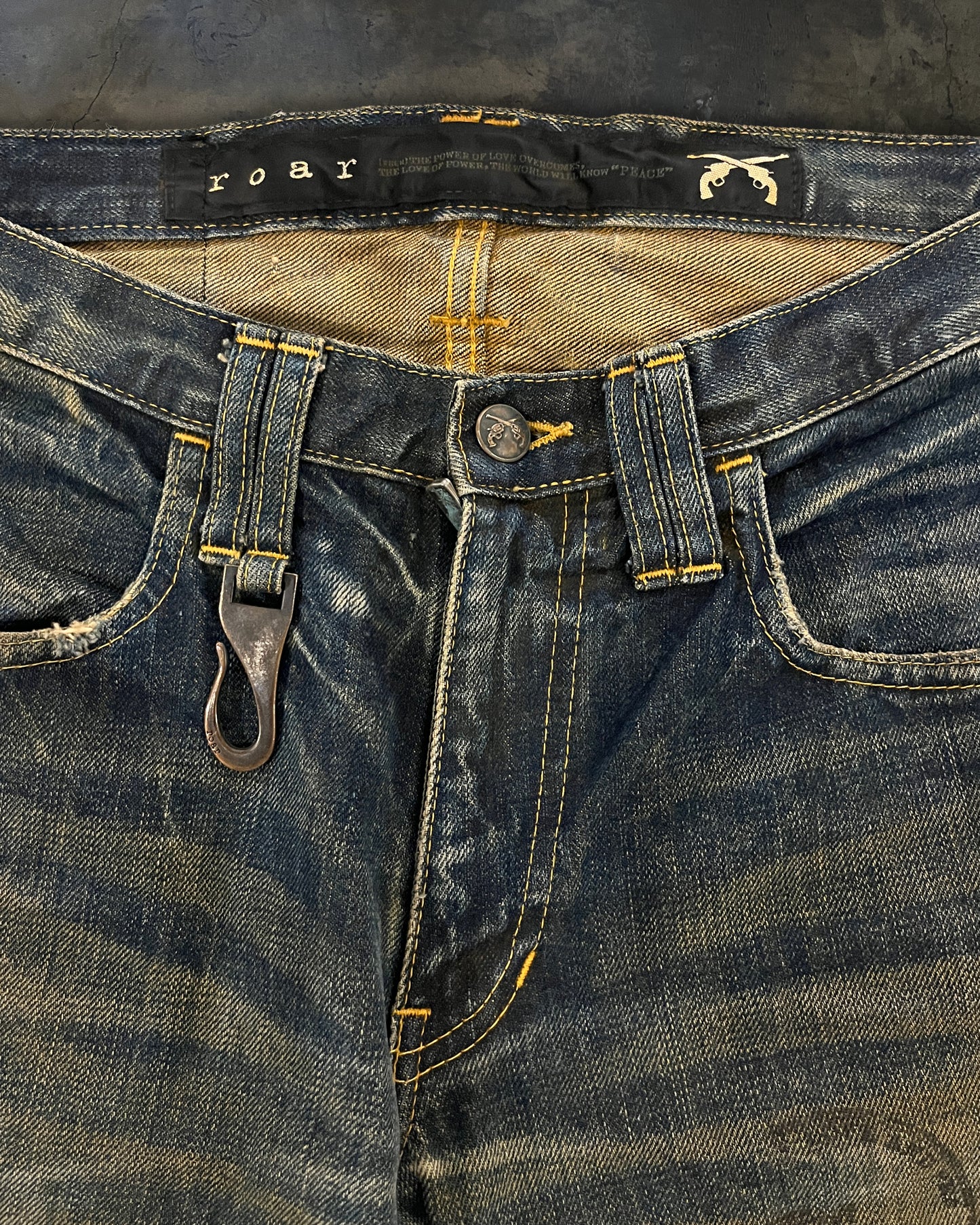 ROAR GUNS MUDWASH DENIM