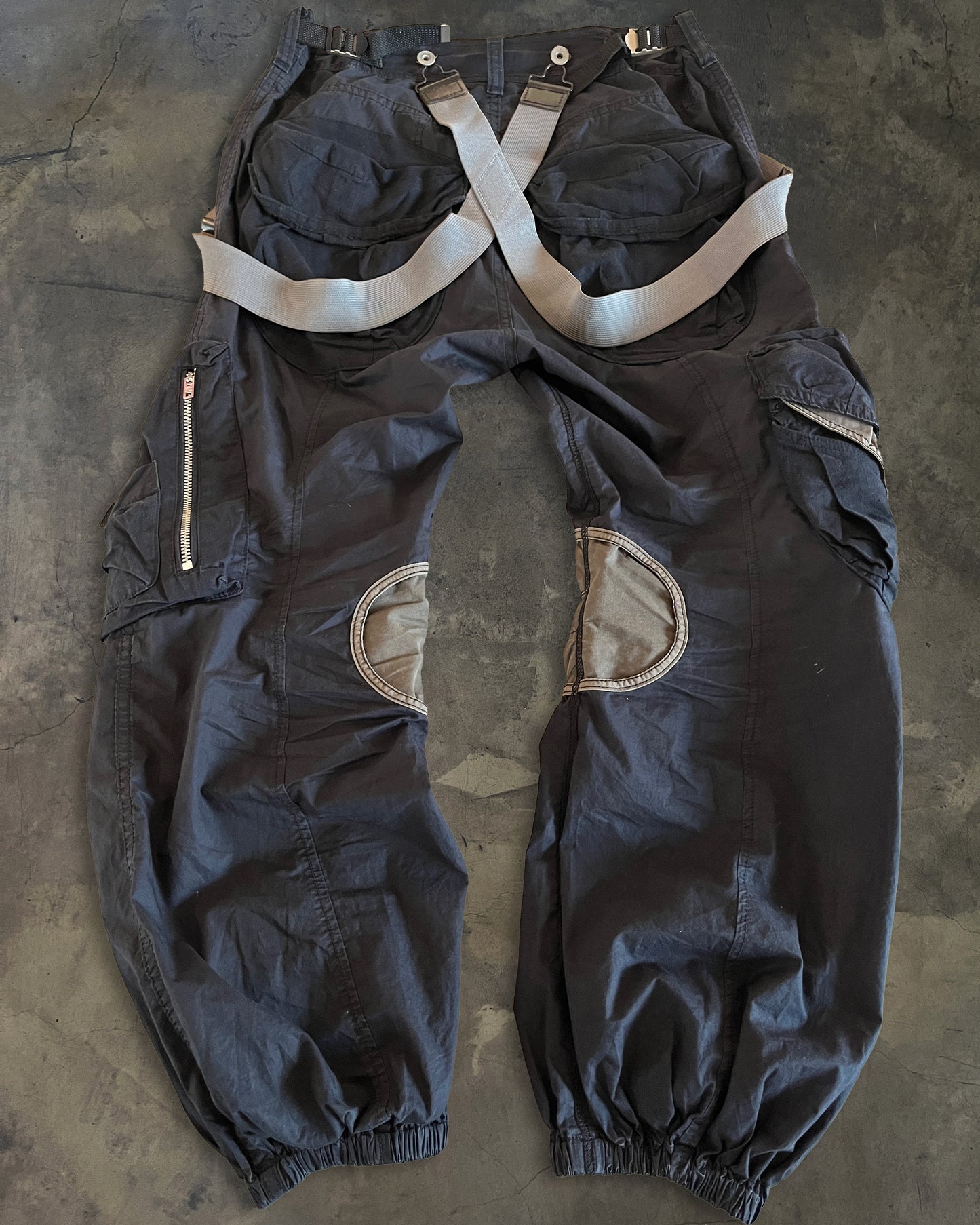 L.G.B SUSPENDER PARACHUTE CARGO
