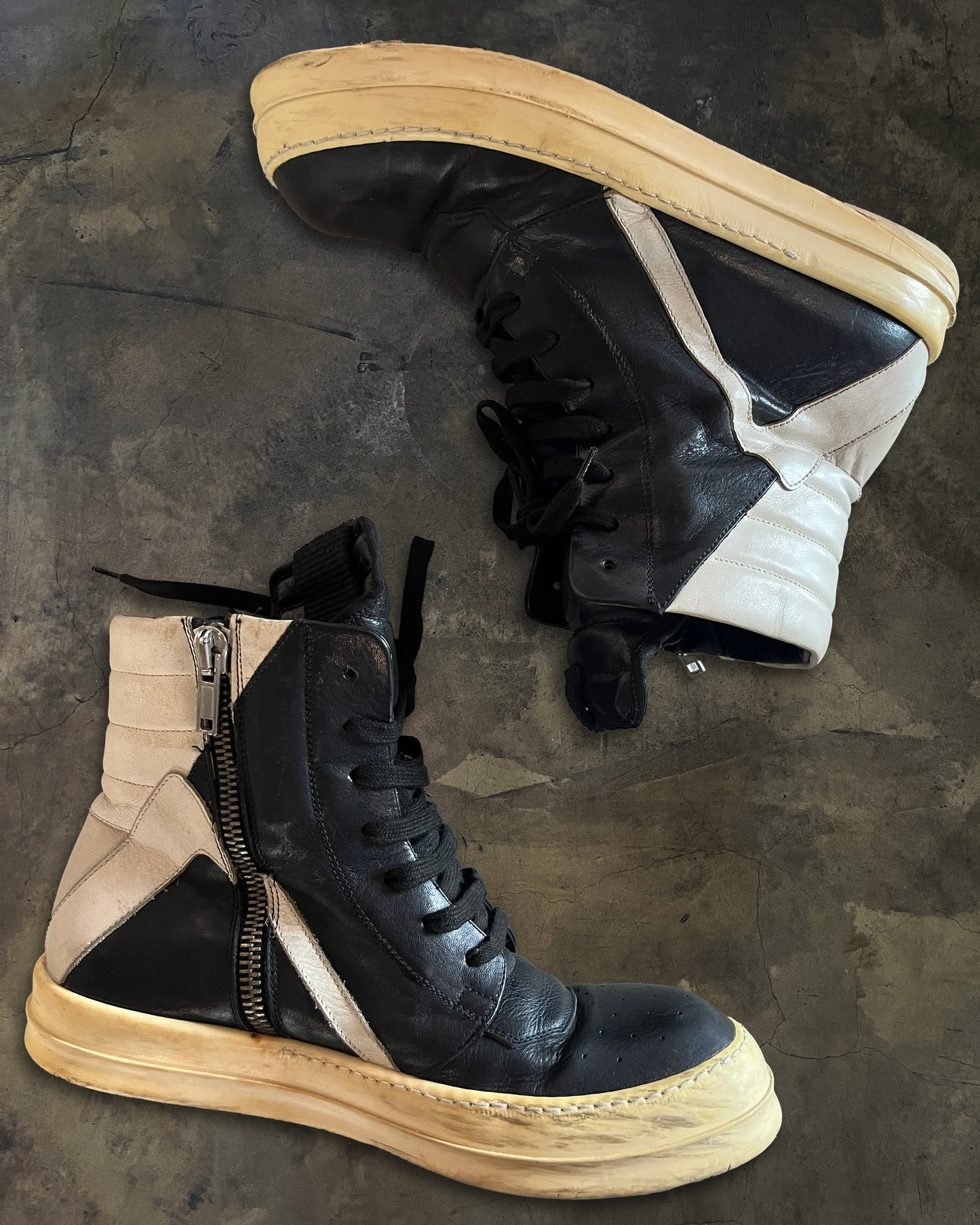 RICK OWENS SS2011 "ANTHEM" SHORT TONGUE GEOBASKET