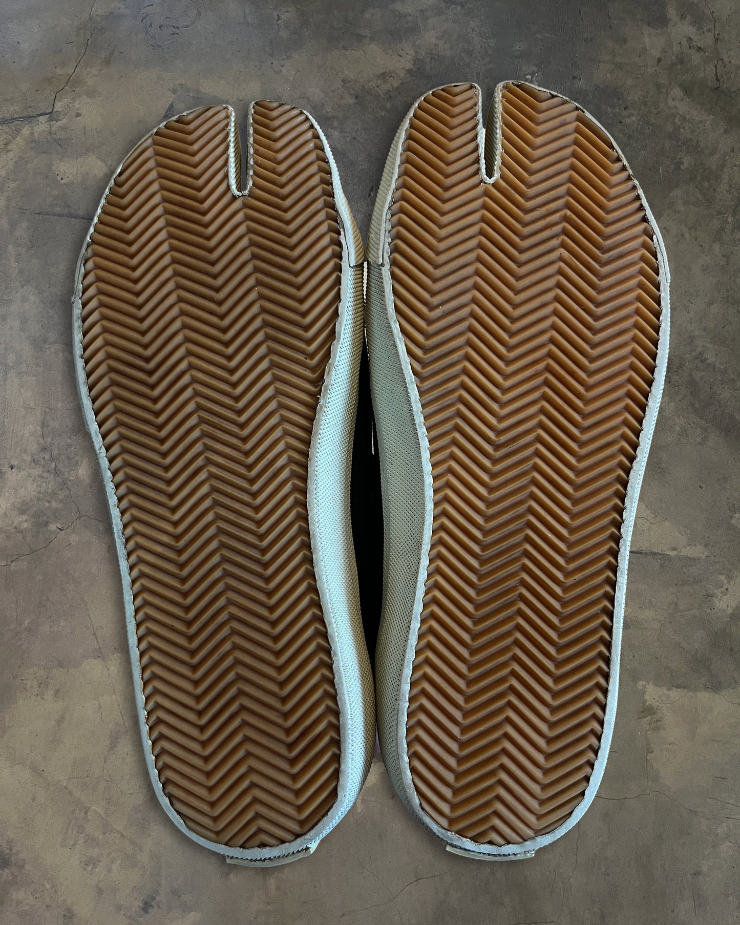 MAISON MARGIELA TABI SNEAKER 41 (FITS 42)