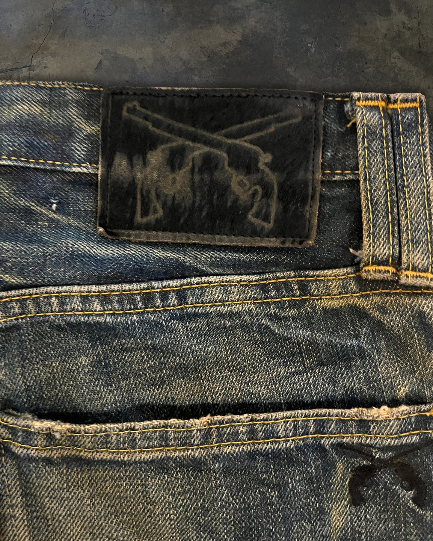 ROAR GUNS MUDWASH DENIM
