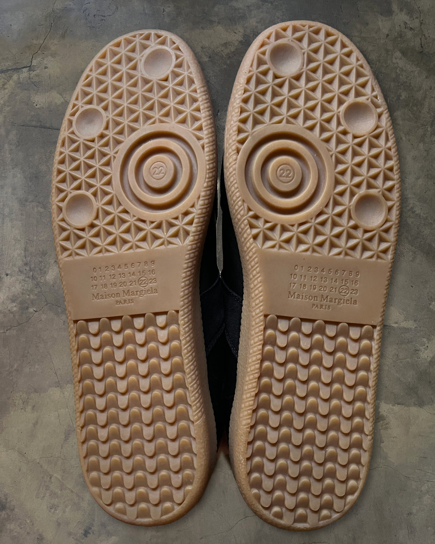 MAISON MARGIELA BLACK / GUM SOLE GAT 41
