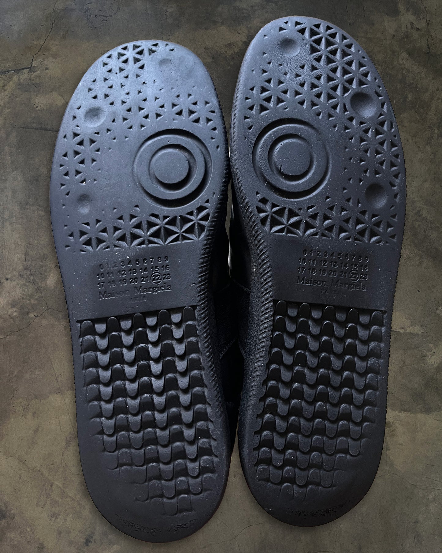 MAISON MARGIELA JET BLACK GAT 41