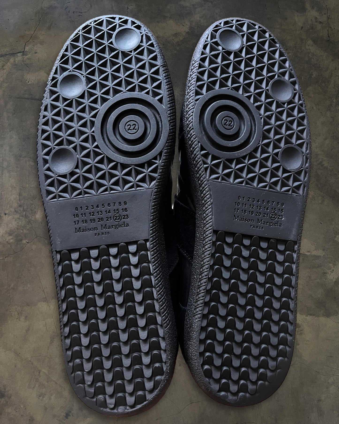 MAISON MARGIELA BLACK GAT 43