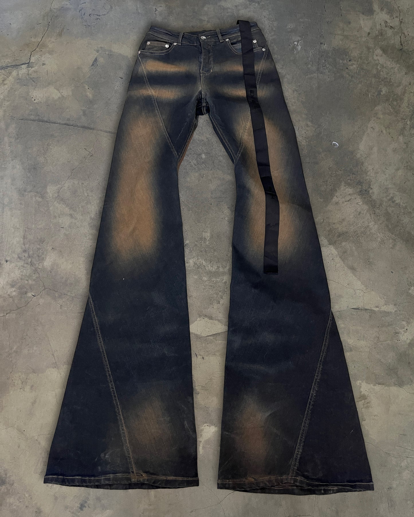 RICK OWENS DRKSHDW FW2023 "LUXOR" BIAS BOOT CUT JEANS