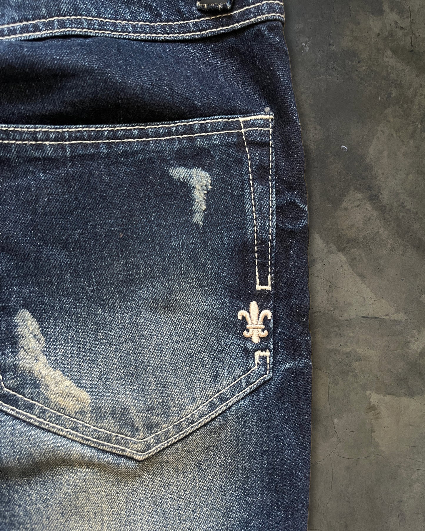 COOK JEANS WHISKERED DENIM WITH HARDWARE ★★★