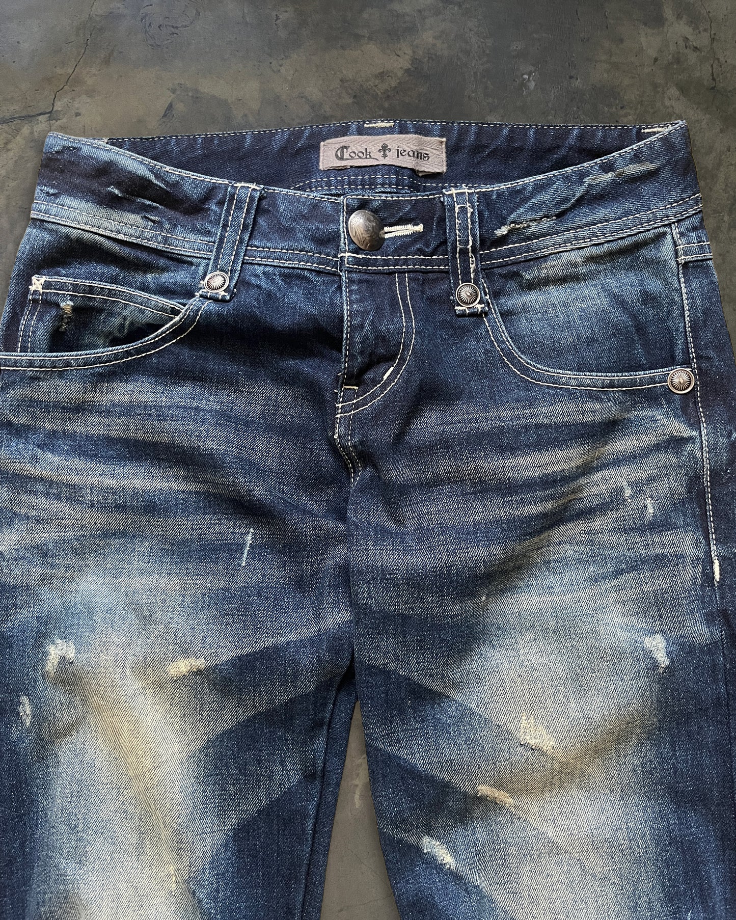 COOK JEANS WHISKERED DENIM WITH HARDWARE ★★★