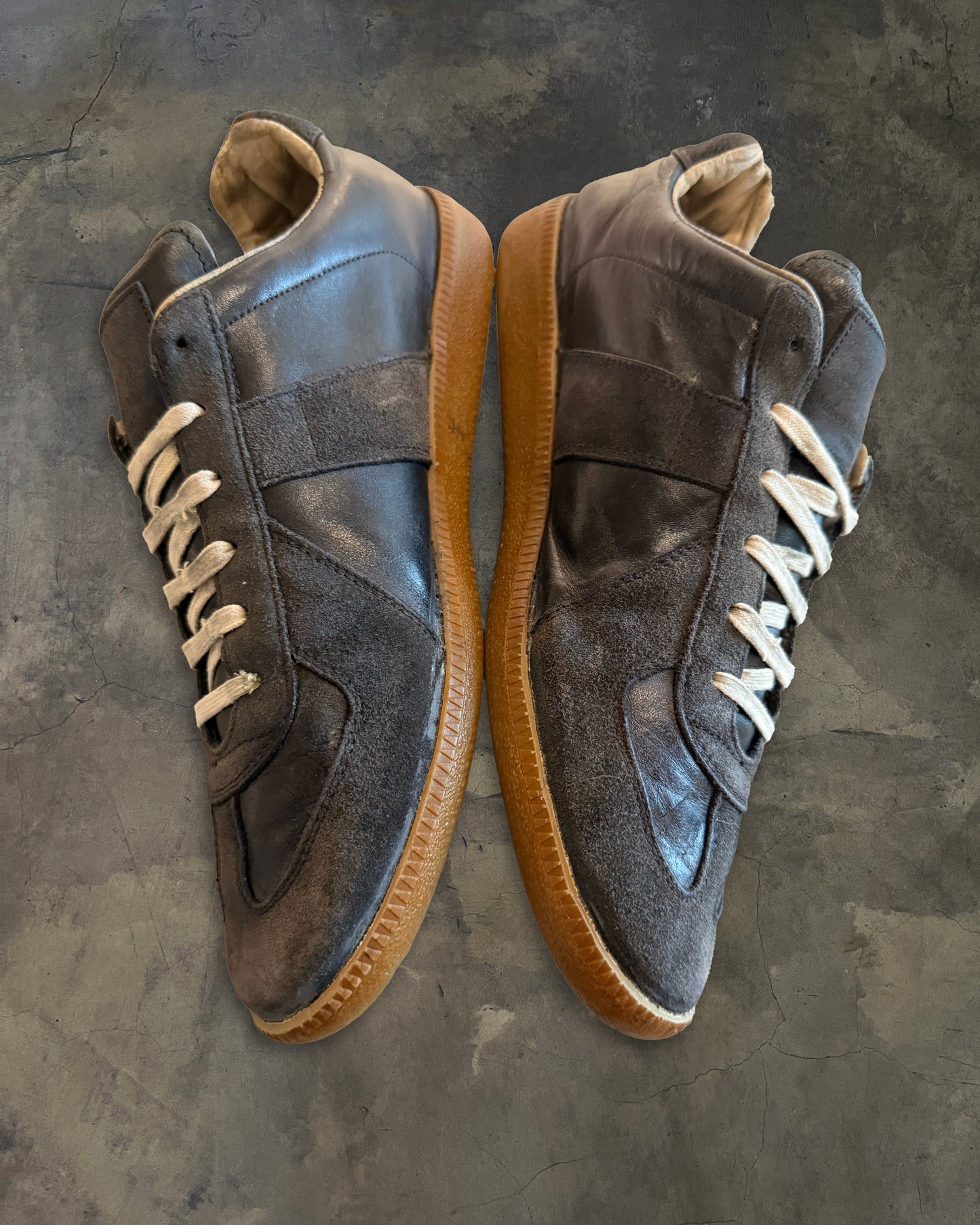 MAISON MARGIELA BLACK GATS 43