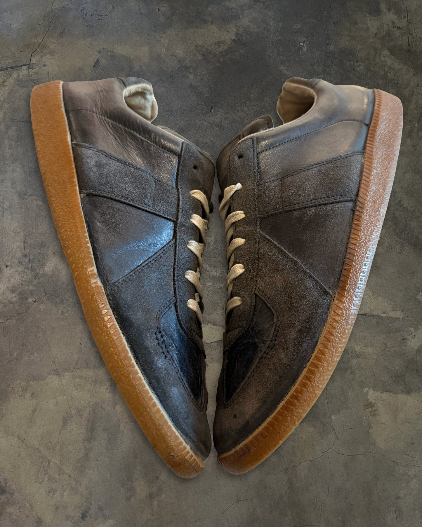 MAISON MARGIELA BLACK GATS 43