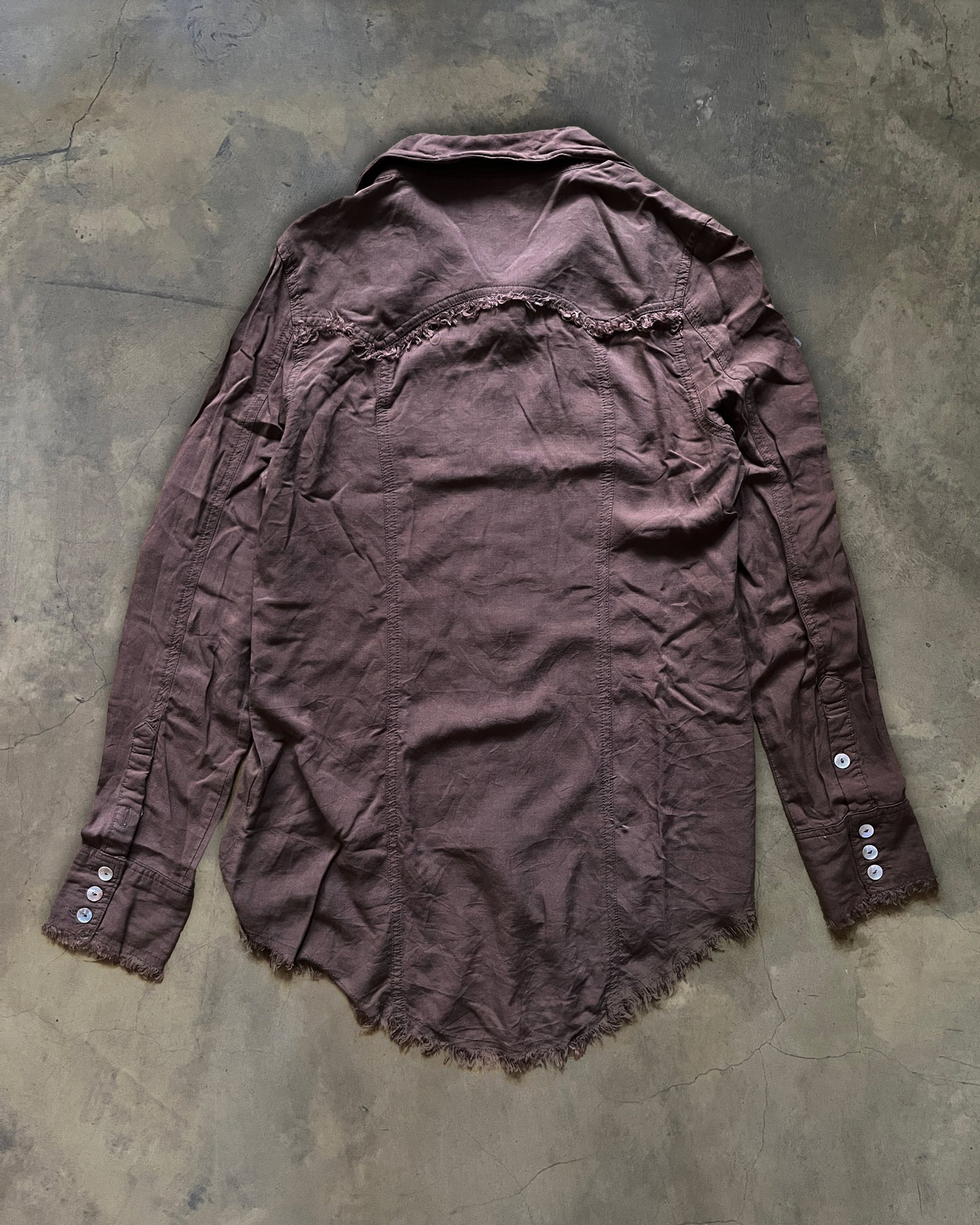 GOA DISTRESSED HEM BUTTON UP