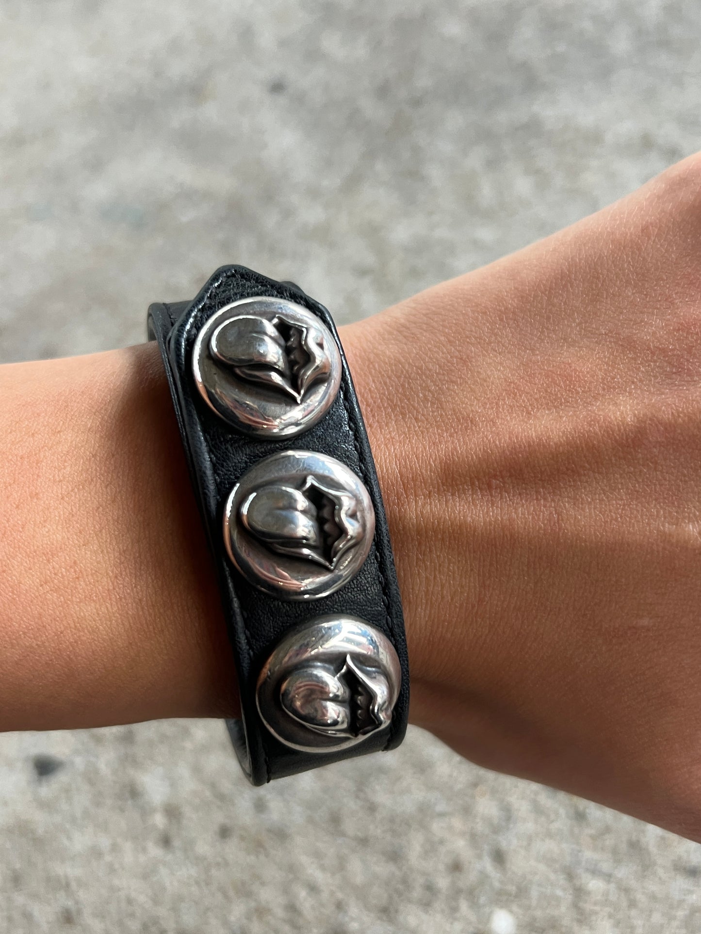 CHROME HEARTS ROLLING STONE 3 BUTTON LEATHER BRACELET