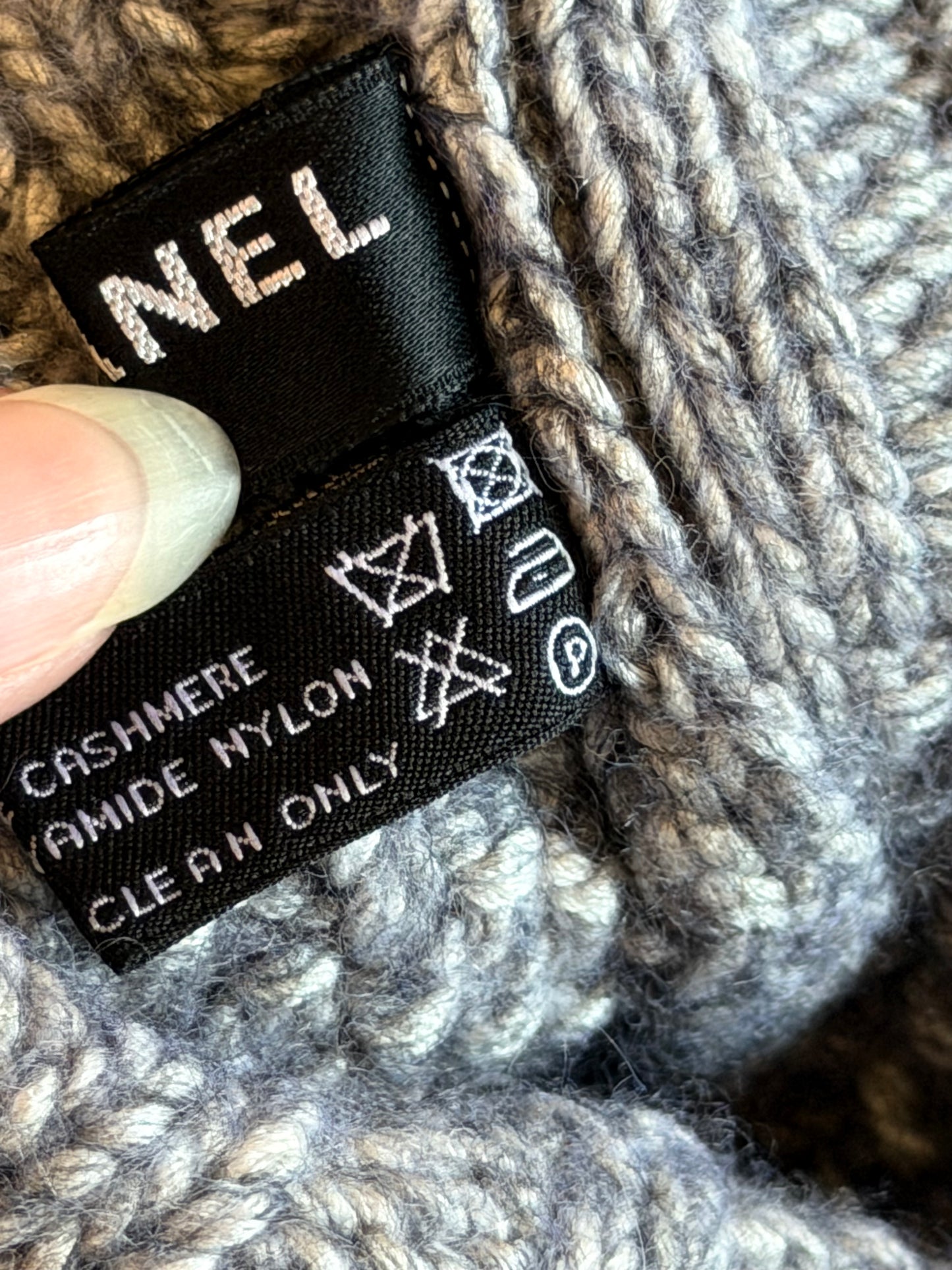 CHANEL FW2015 KNITTED CC BEANIE