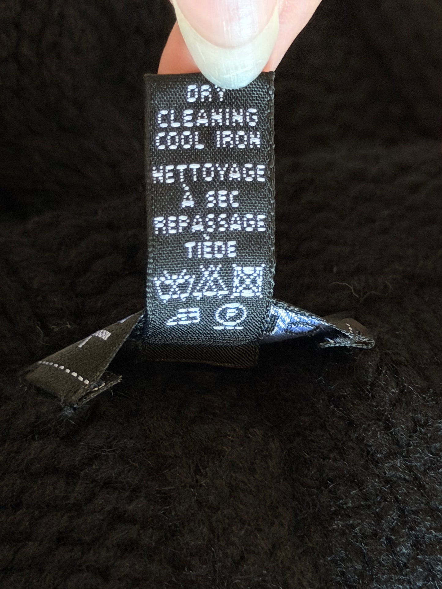 CHANEL CC LOGO CHAIN BEANIE