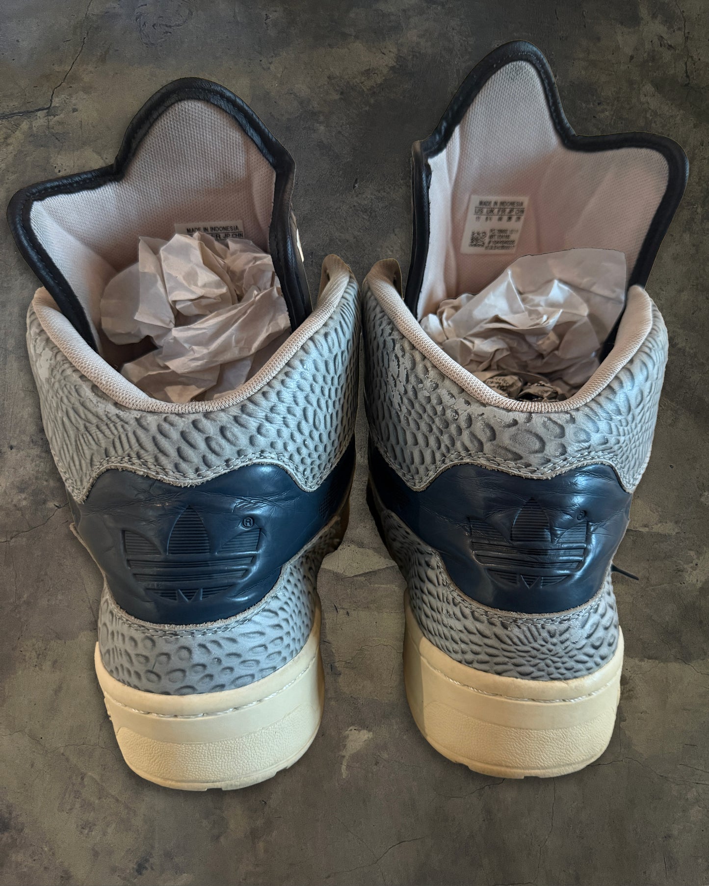 ADIDAS BIG LOGO HIGH TOP 11