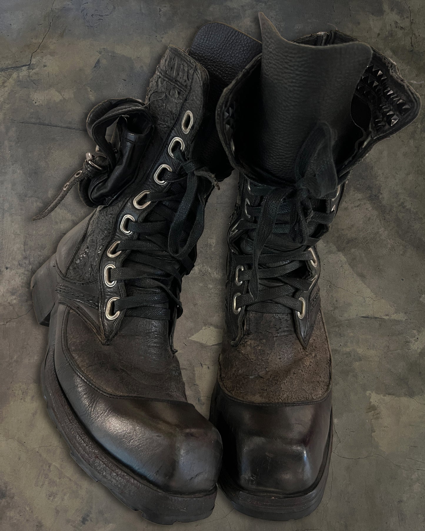 KMRii EROSION SKIN RIVET BOOTS