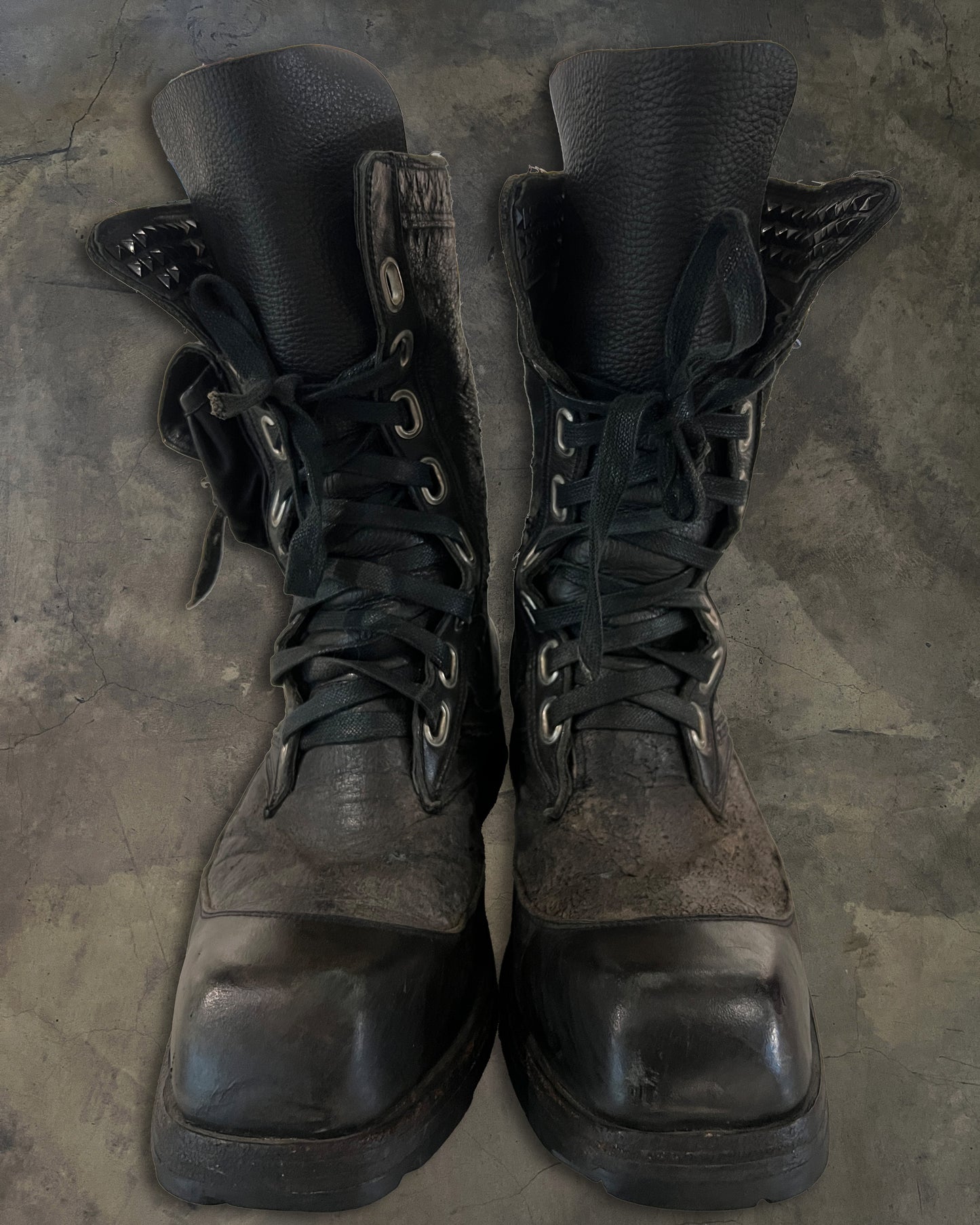 KMRii EROSION SKIN RIVET BOOTS