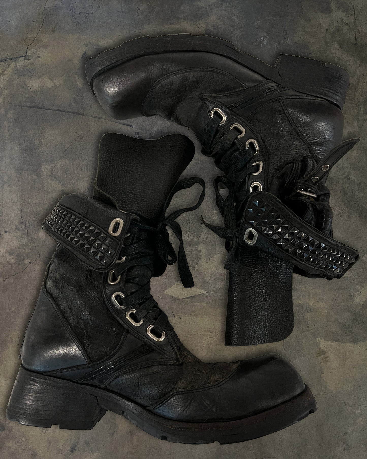 KMRii EROSION SKIN RIVET BOOTS