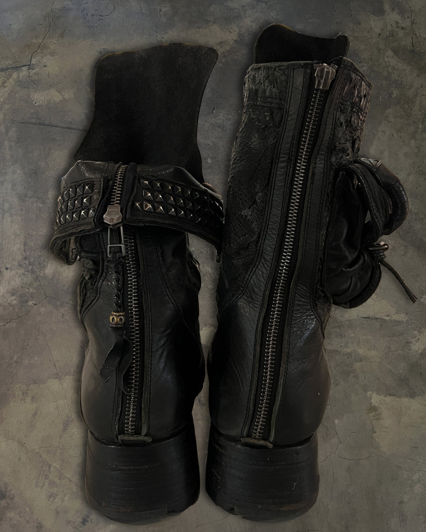 KMRii EROSION SKIN RIVET BOOTS