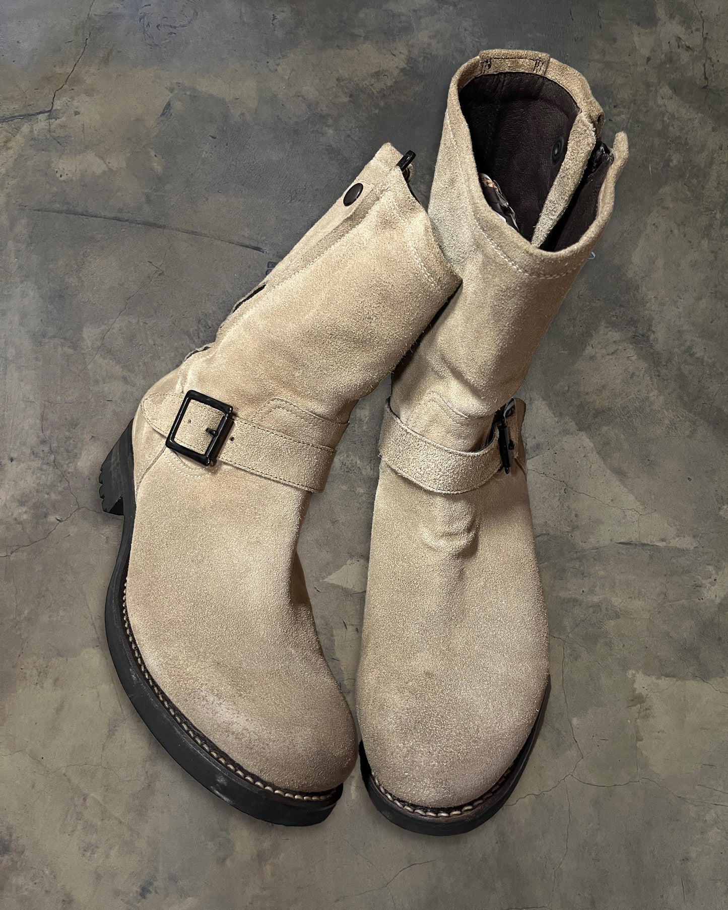 5351 POUR LES HOMMES NUBUCK BUCKLE BOOTS