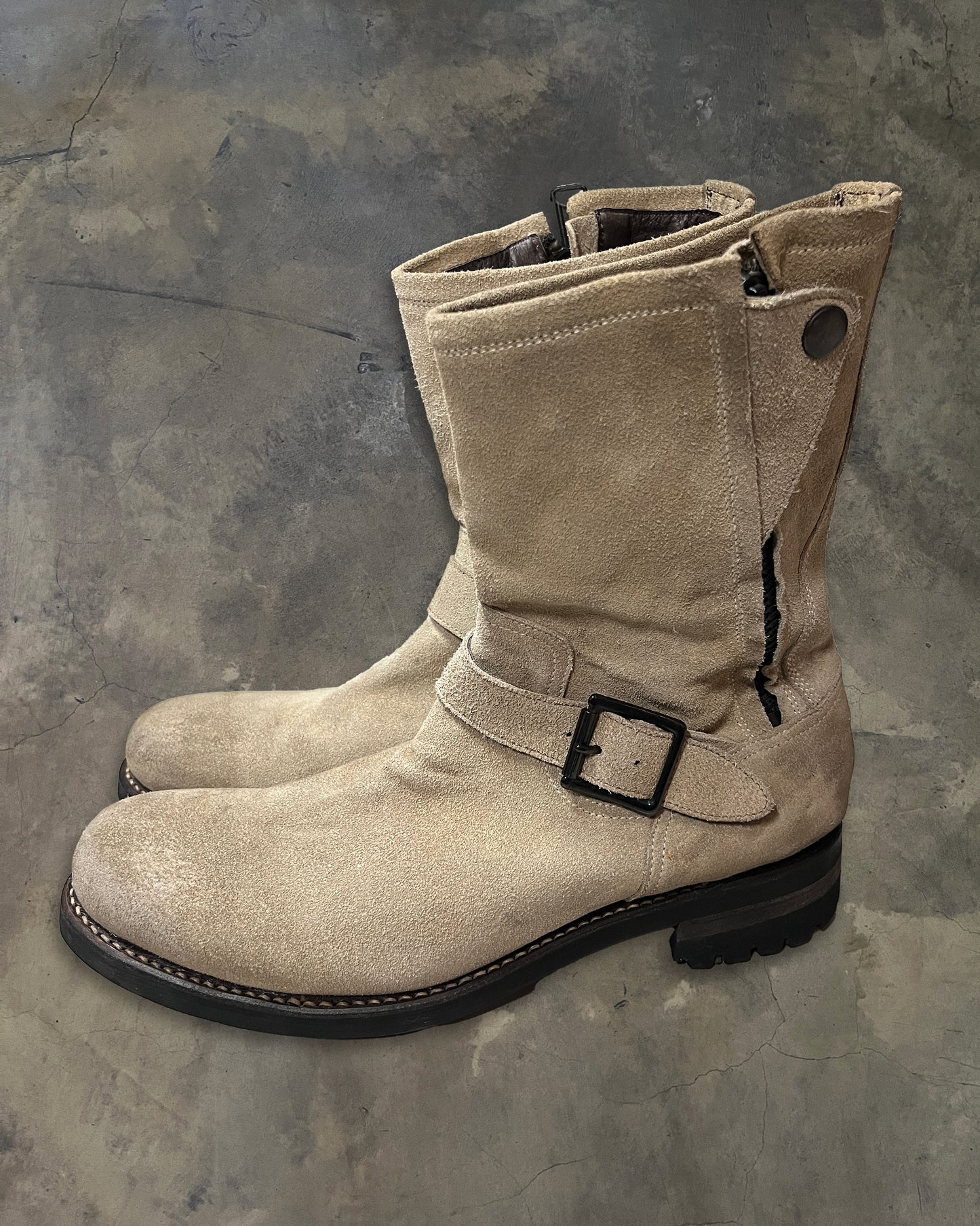 5351 POUR LES HOMMES NUBUCK BUCKLE BOOTS
