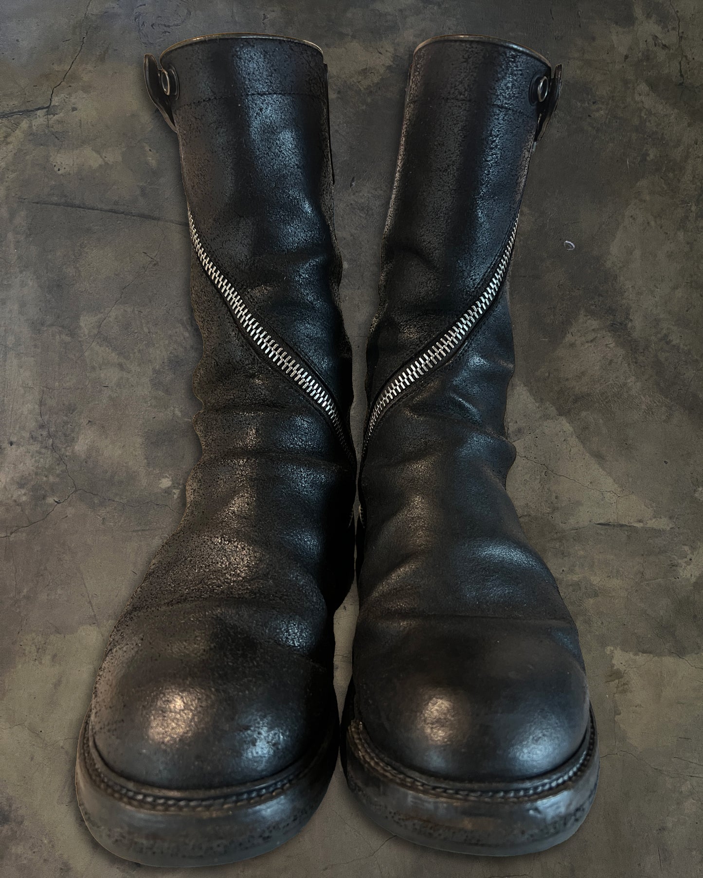 RICK OWENS FW2010 " GLEAM " BLISTERED LEATHER SPIRAL ZIP CREEPER BOOTS