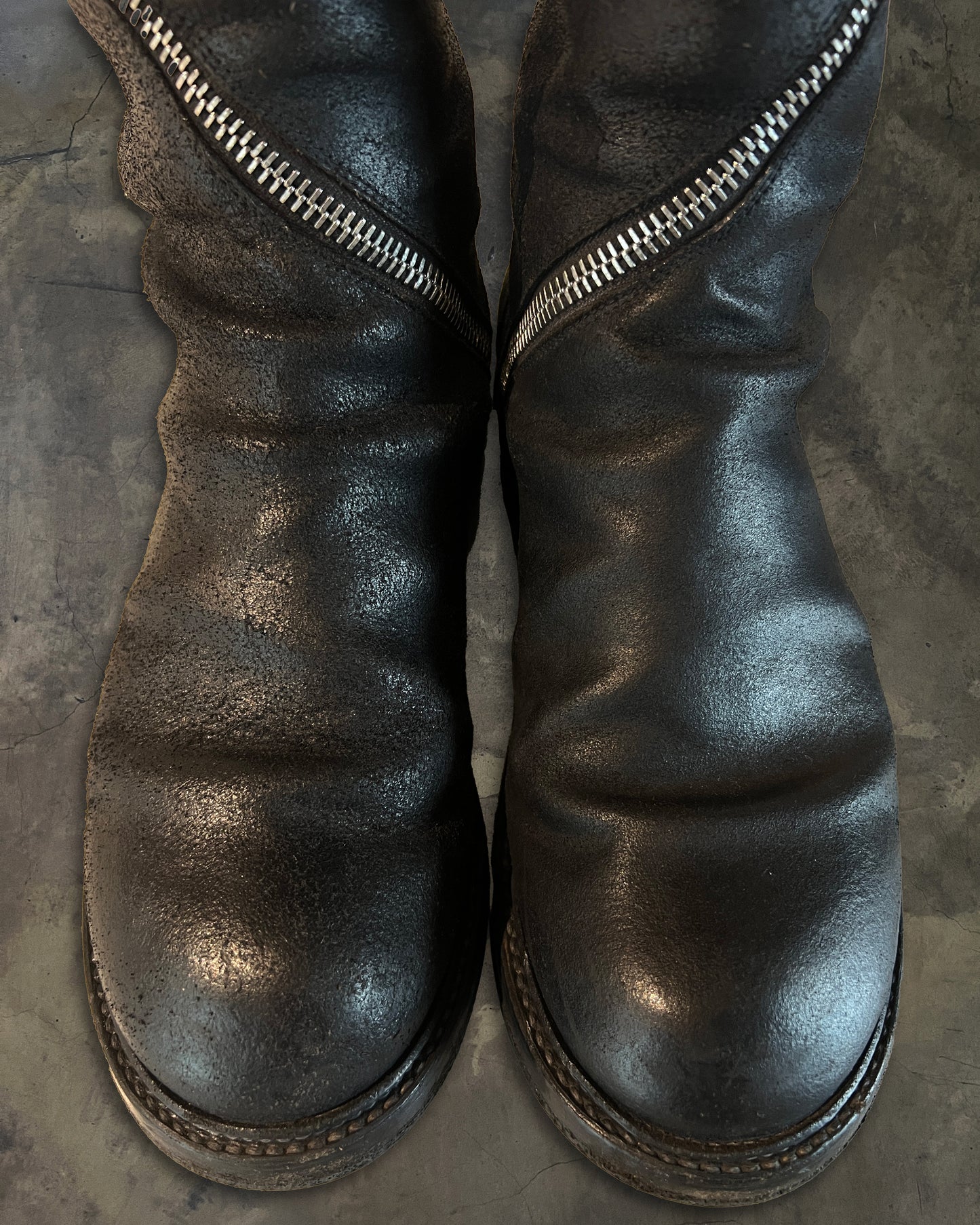 RICK OWENS FW2010 " GLEAM " BLISTERED LEATHER SPIRAL ZIP CREEPER BOOTS