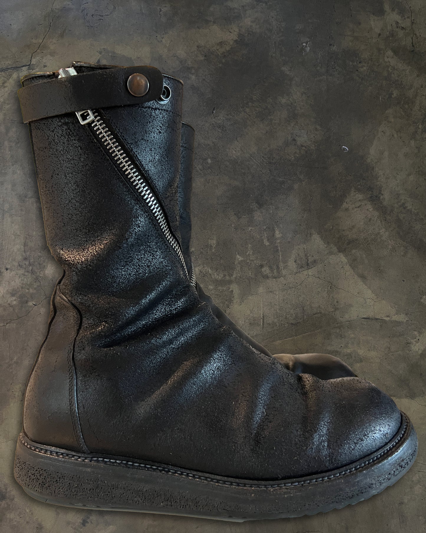 RICK OWENS FW2010 " GLEAM " BLISTERED LEATHER SPIRAL ZIP CREEPER BOOTS
