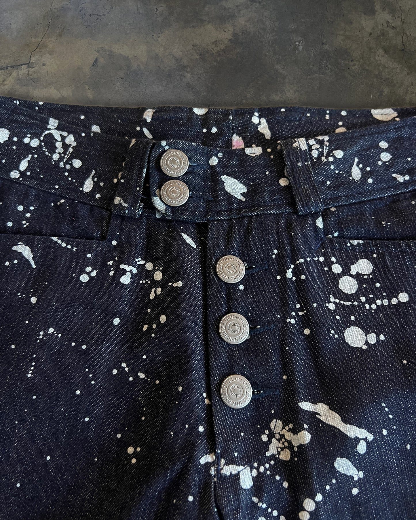 TORNADO MART SPLATTER BLEACH FLARED DENIM