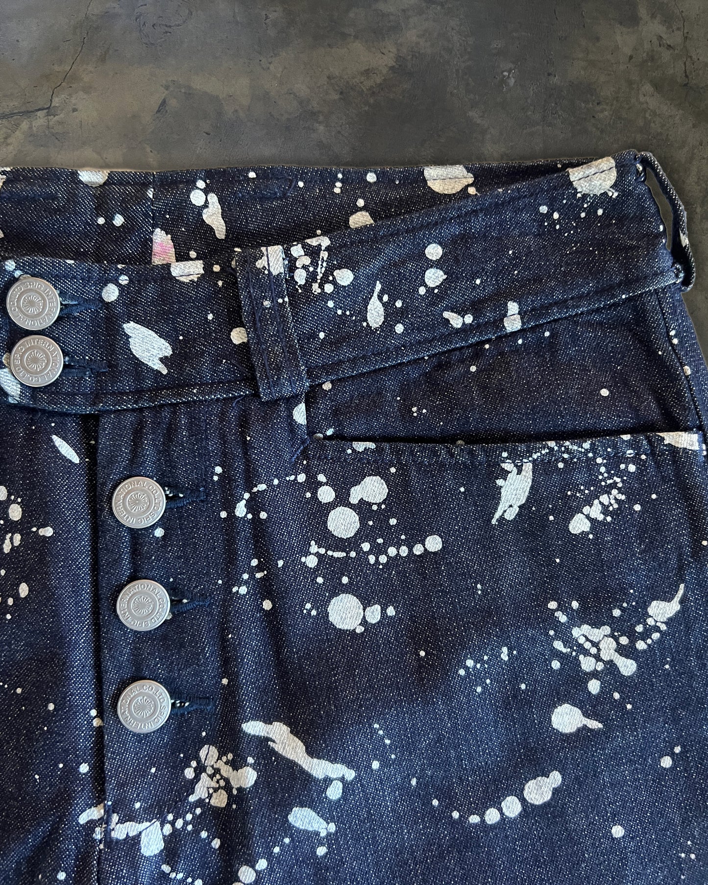 TORNADO MART SPLATTER BLEACH FLARED DENIM