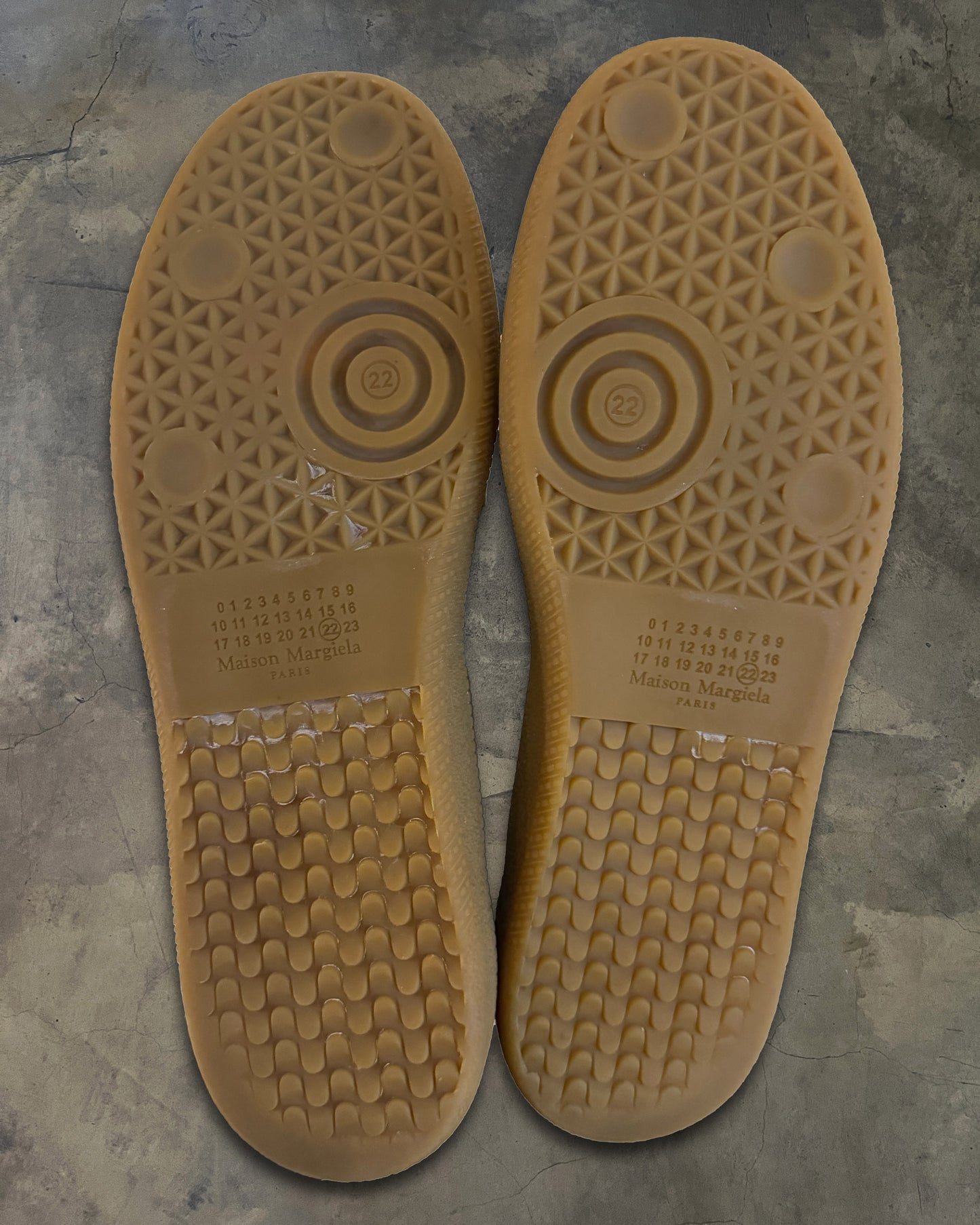 MAISON MARGIELA BLACK GAT 42