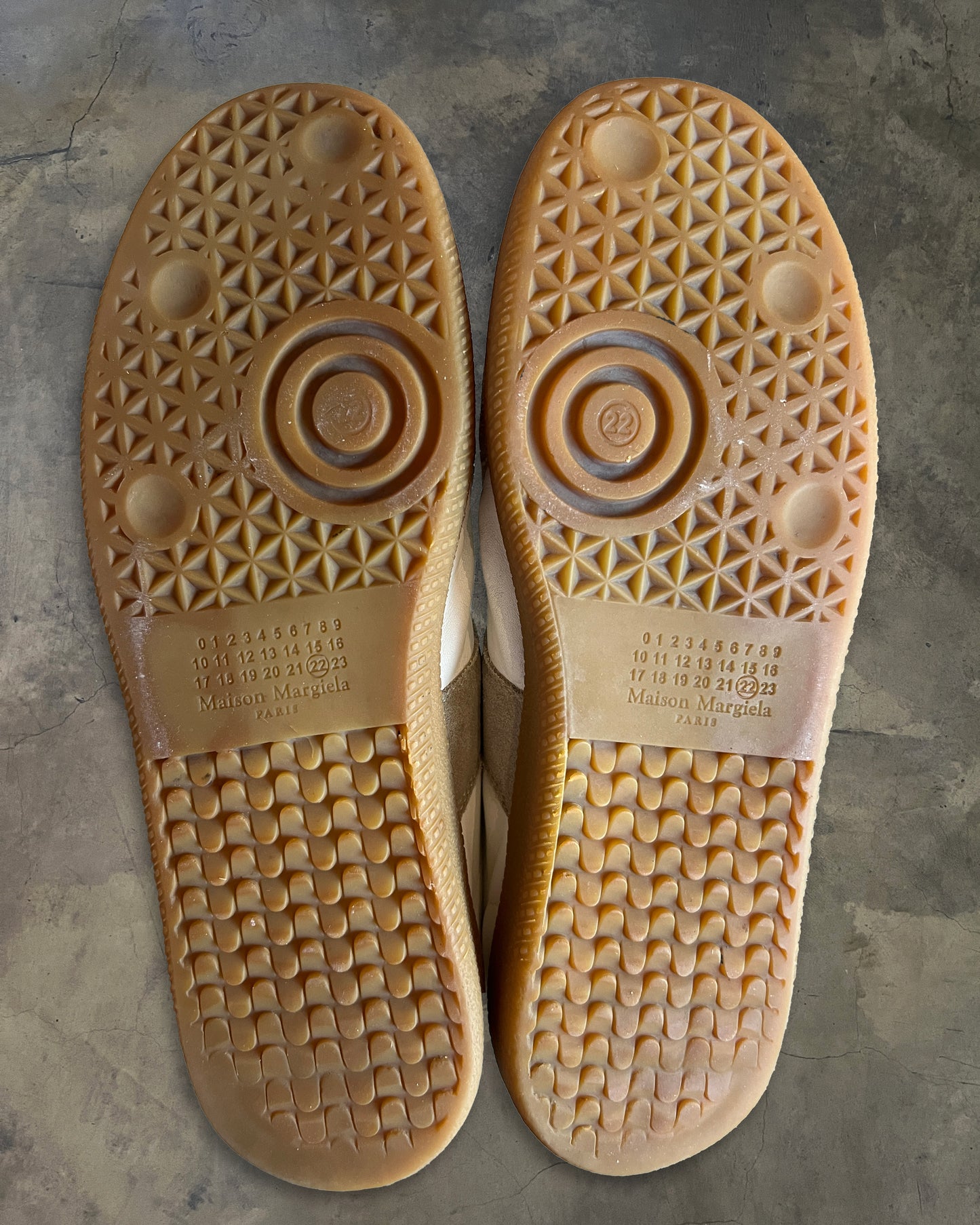 MAISON MARGIELA CREAM GAT 42