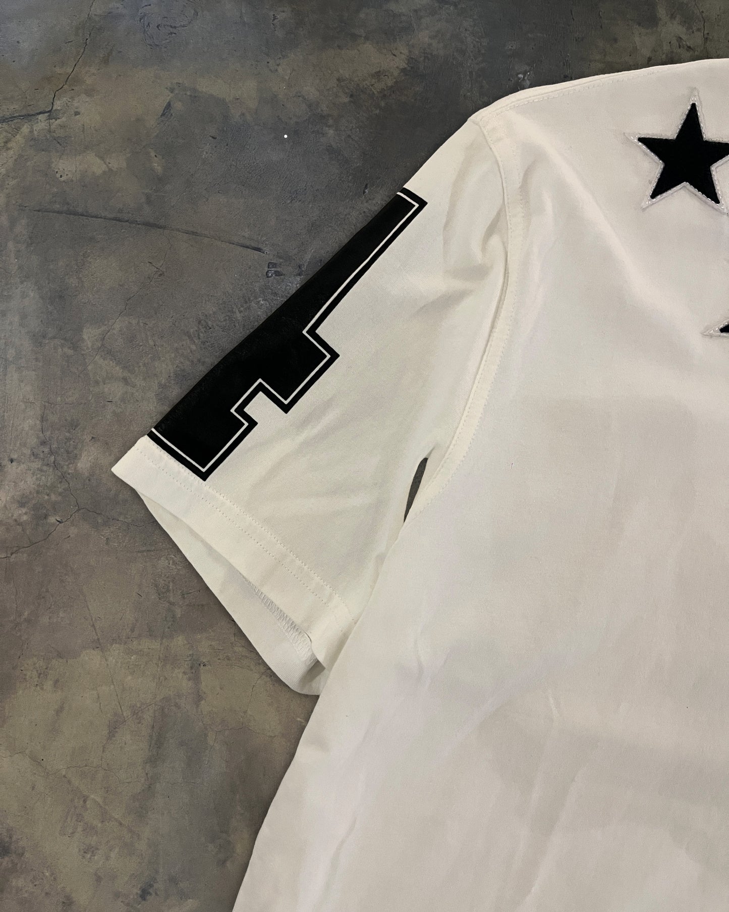 GIVENCHY STAR EMBLEM TEE