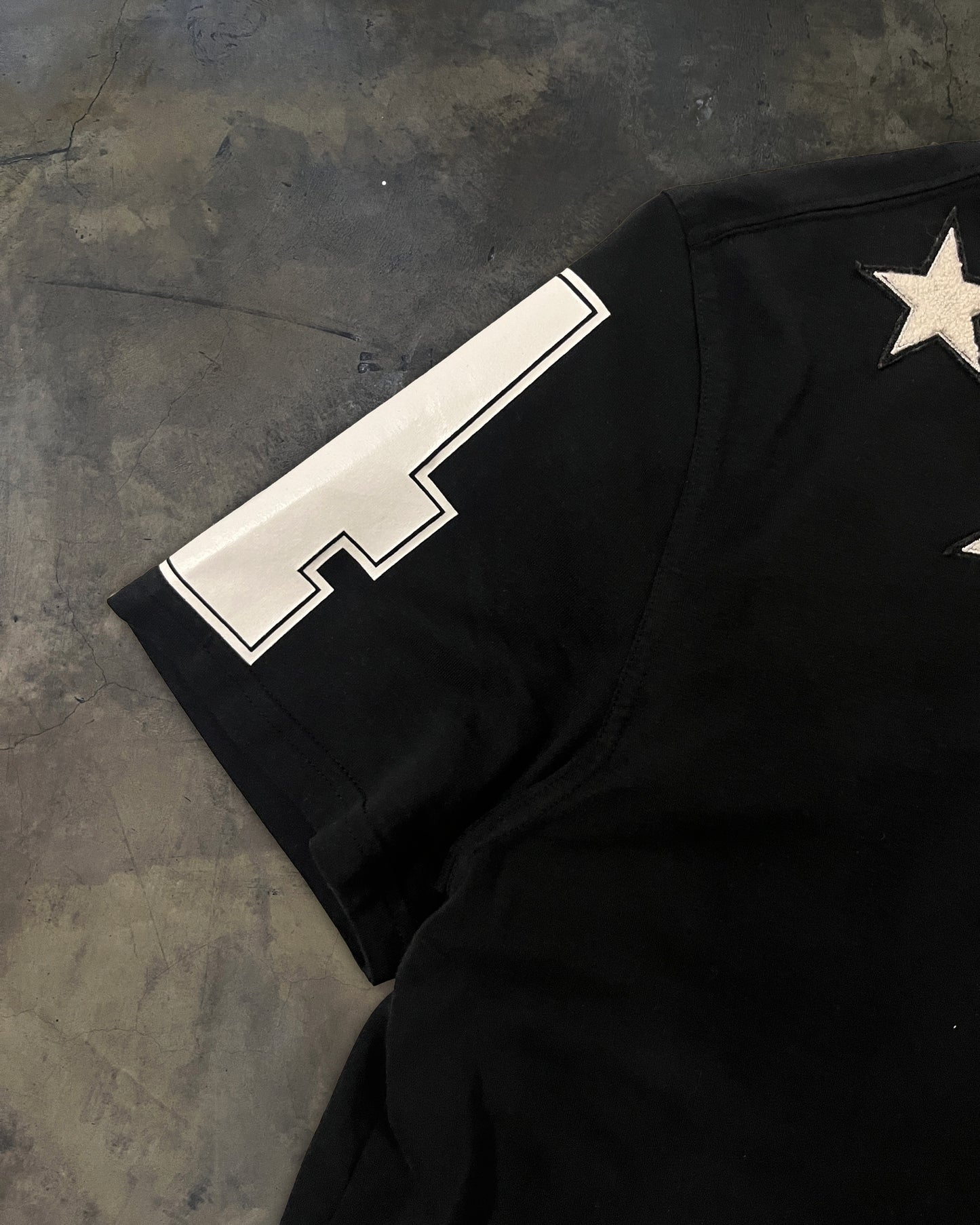 GIVENCHY STAR EMBLEM TEE
