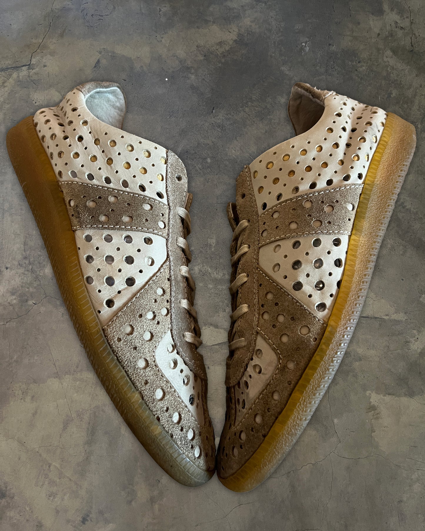 MAISON MARGIELA SS2007 HOLE PUNCH GAT 41