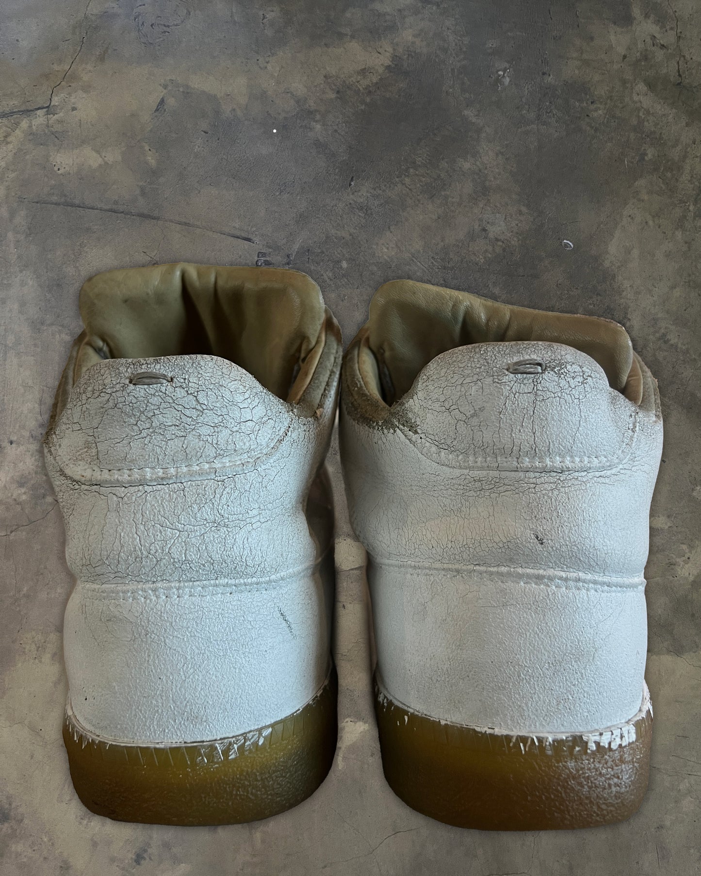 MAISON MARTIN MARGIELA CRACKED PAINT MID TOP SNEAKER
