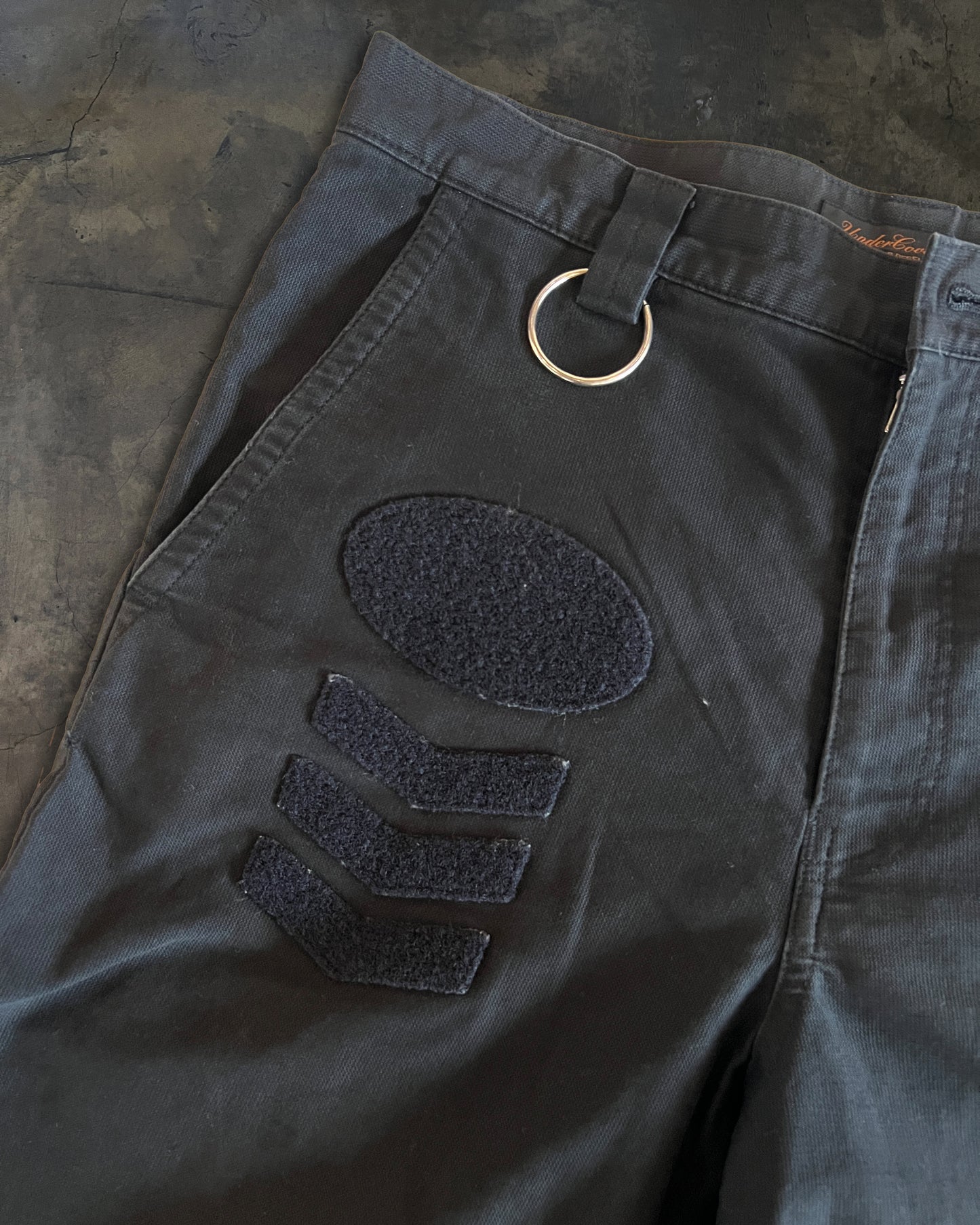 UNDERCOVER AW2001 D.A.V.F CHENILLE PATCHED D RING NAVY BLUE PANTS