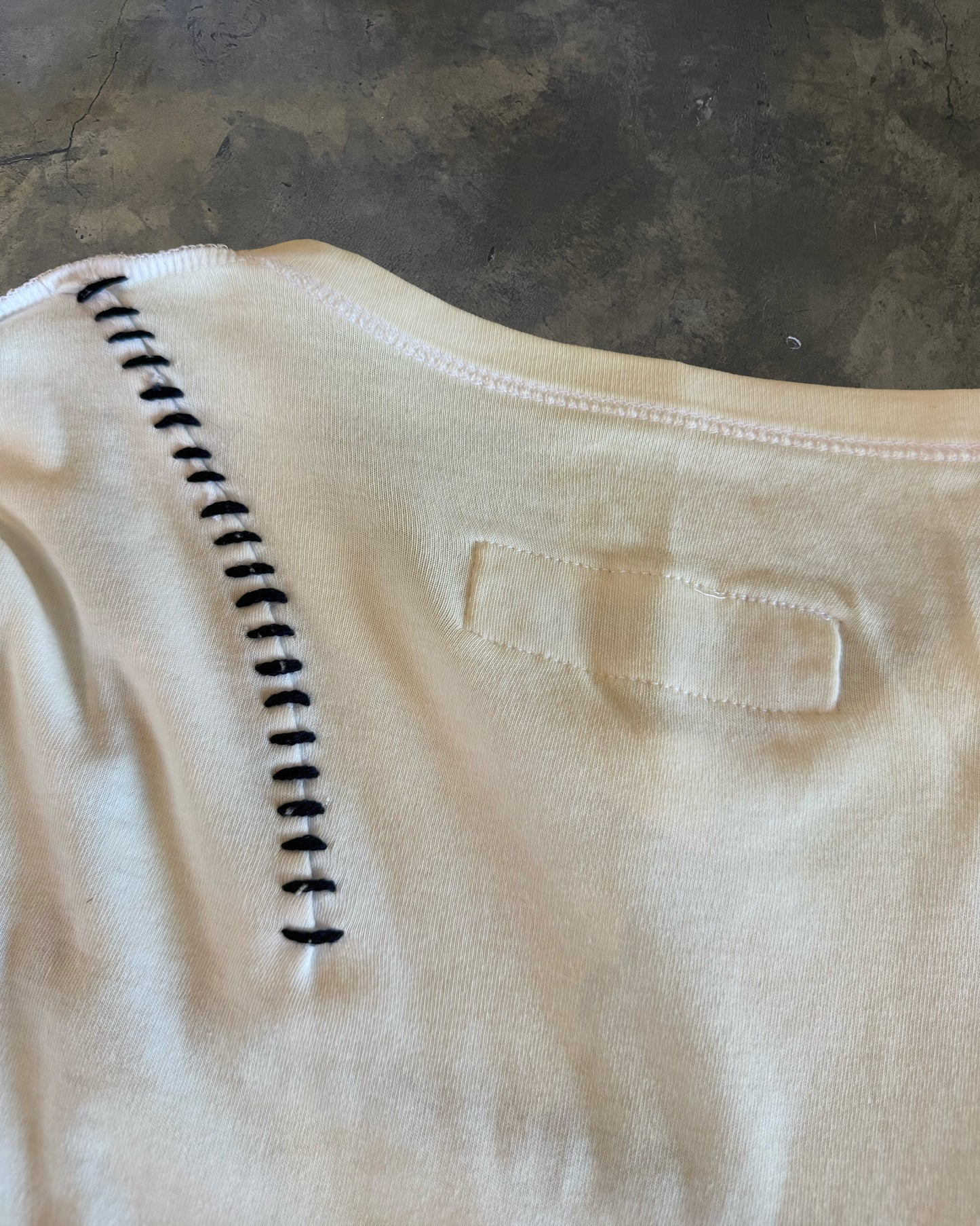 20471120 HYOMA DECONSTRUCTED STITCH TOP