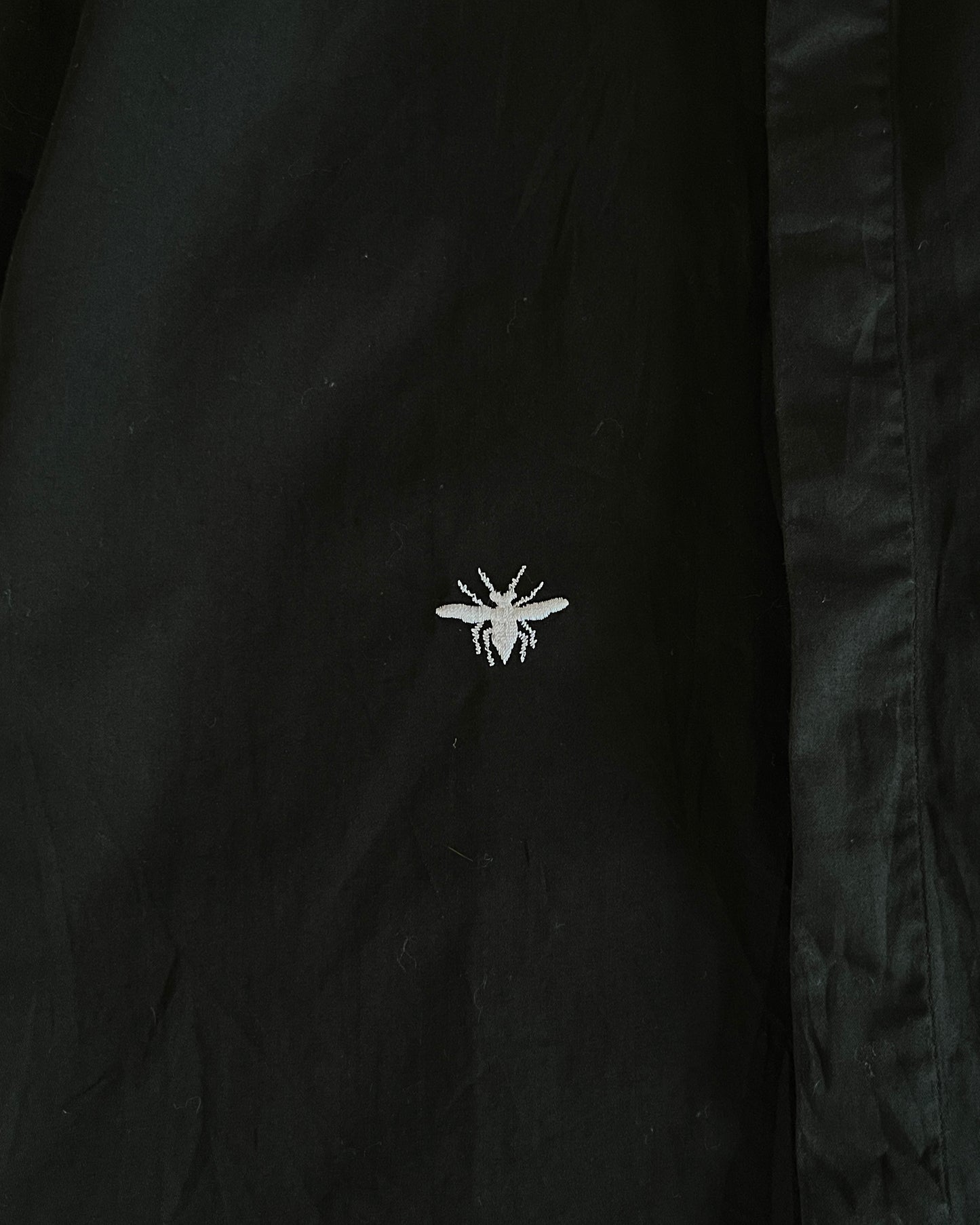 DIOR HOMME AW2005 "VICTIM OF THE CRIME" BEE EMBROIDERED DRESS SHIRT