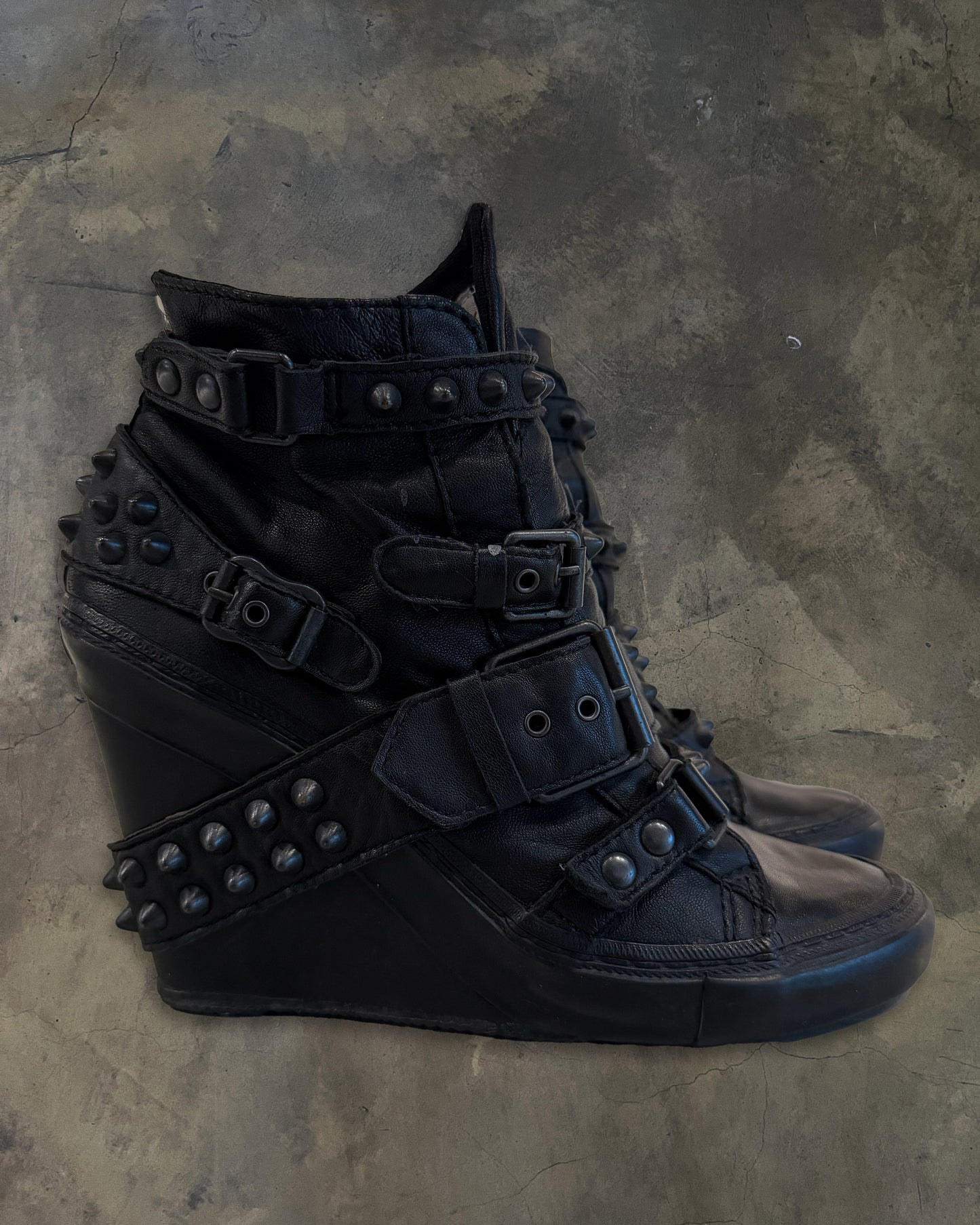 ASH X REDPEPPER STUDDED WEDGES