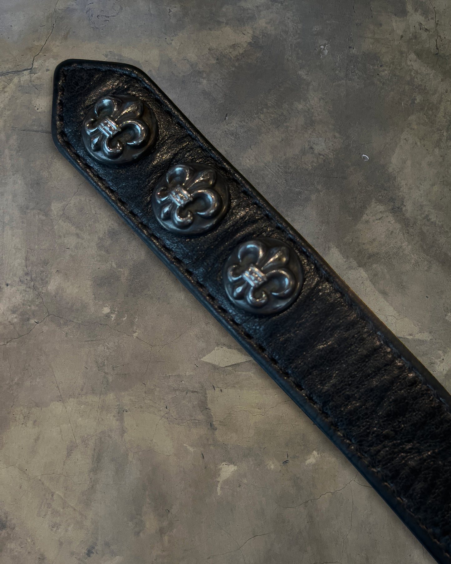 CHROME HEARTS FLEUR 3 BUTTON LEATHER BRACELET