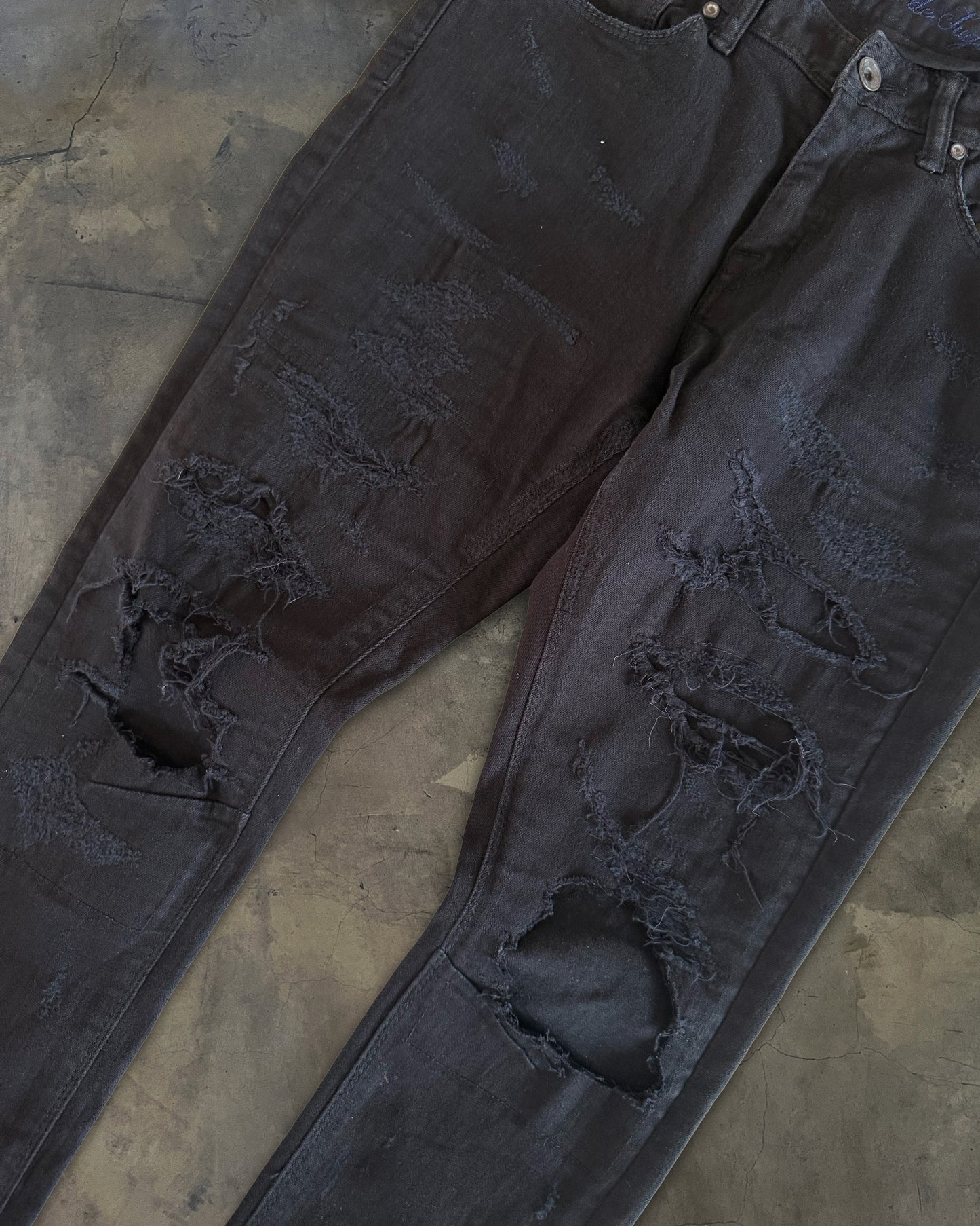 GOSTAR DE FUGA DISTRESSED SKINNY DENIM