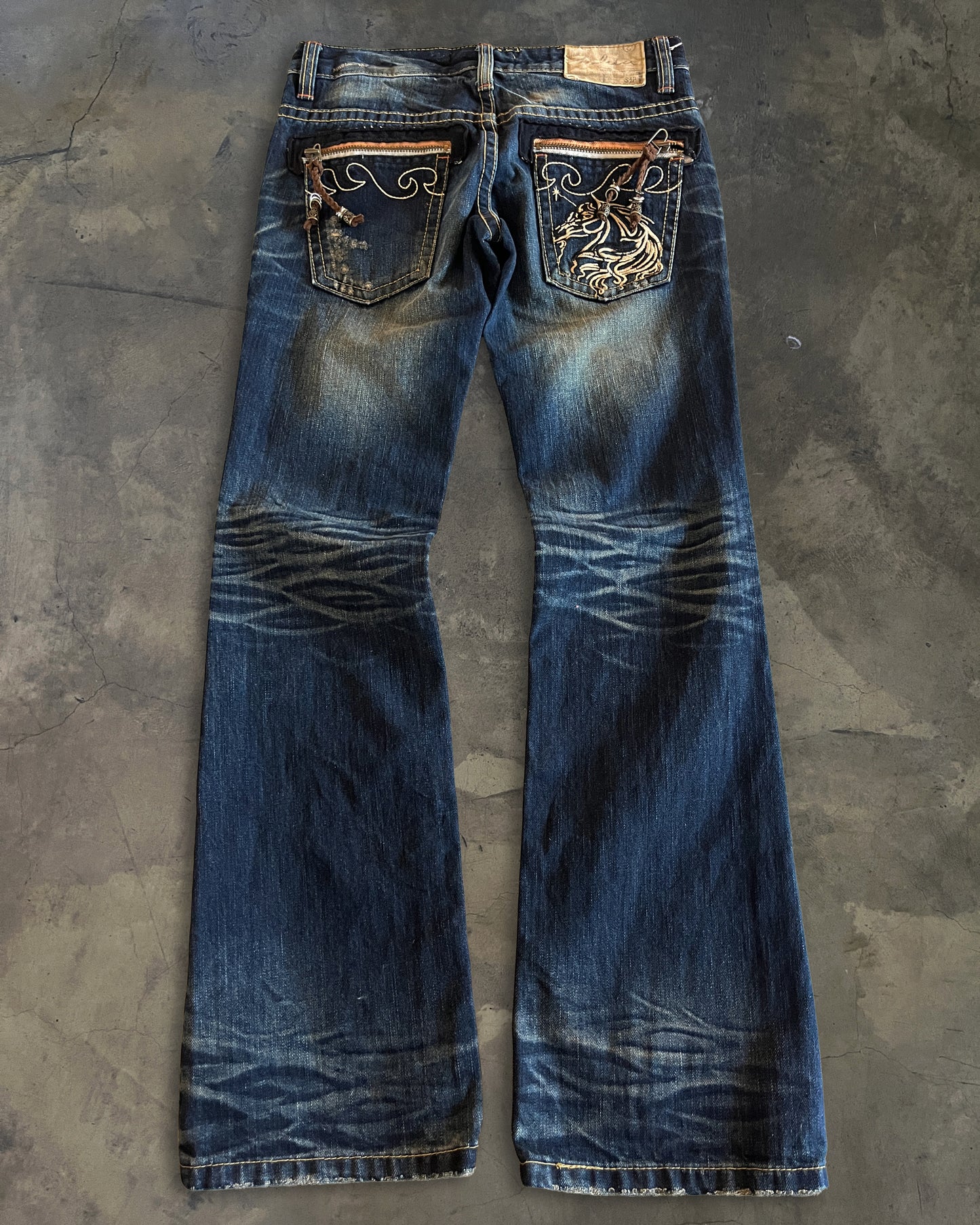 LOLITA MUDWASH FLARED DENIM