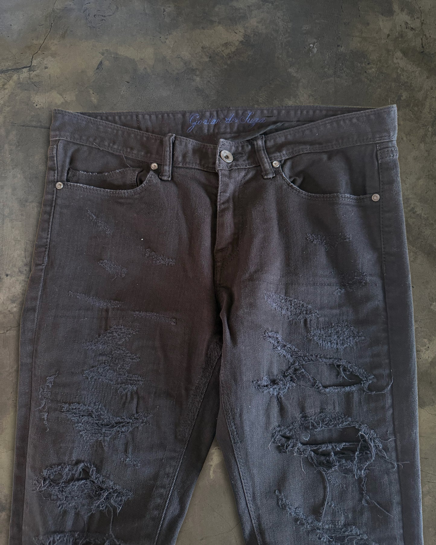 GOSTAR DE FUGA DISTRESSED SKINNY DENIM